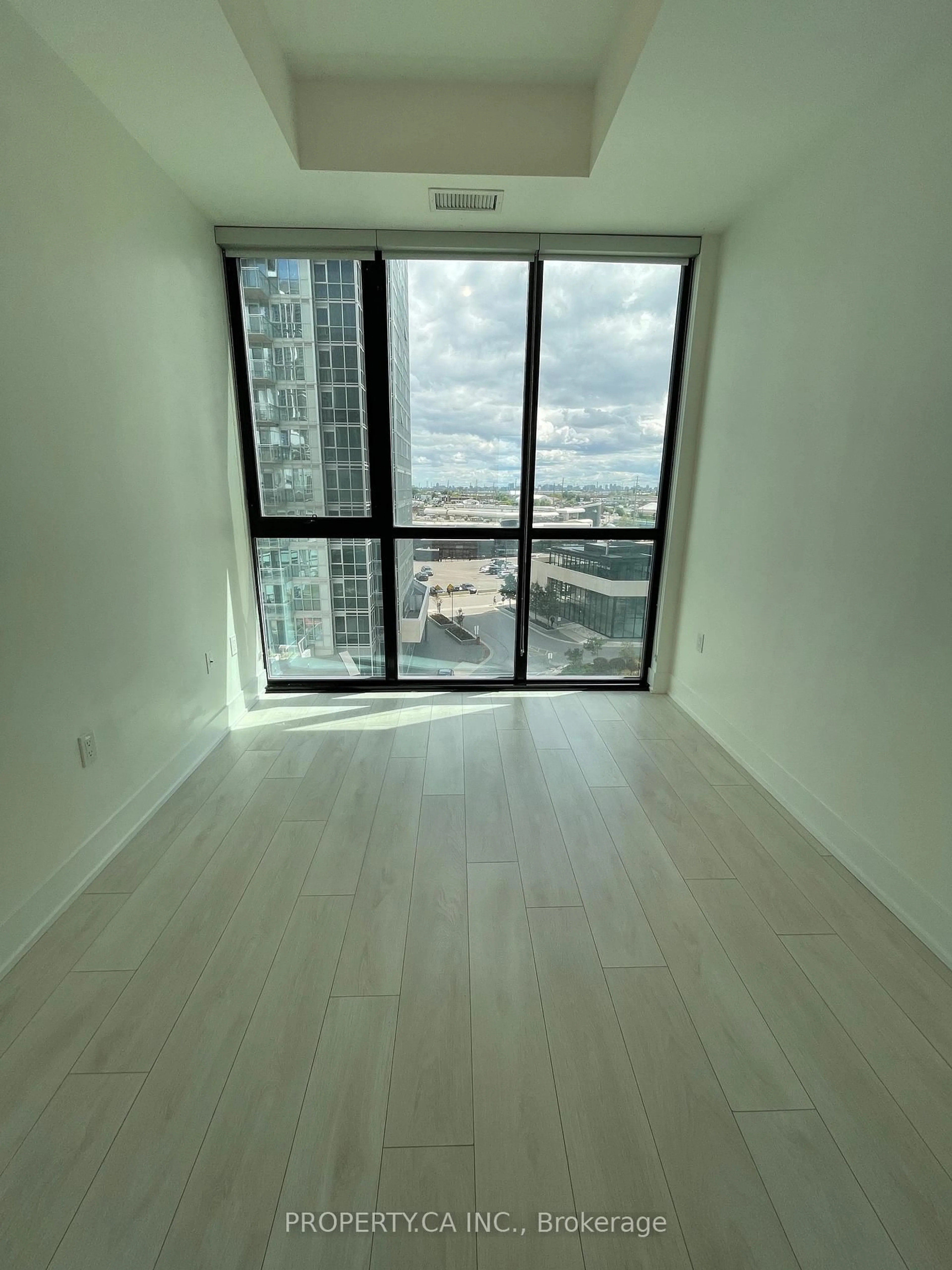 A pic of a room for 2916 Highway 7 Rd #615, Vaughan Ontario L4K 0K6