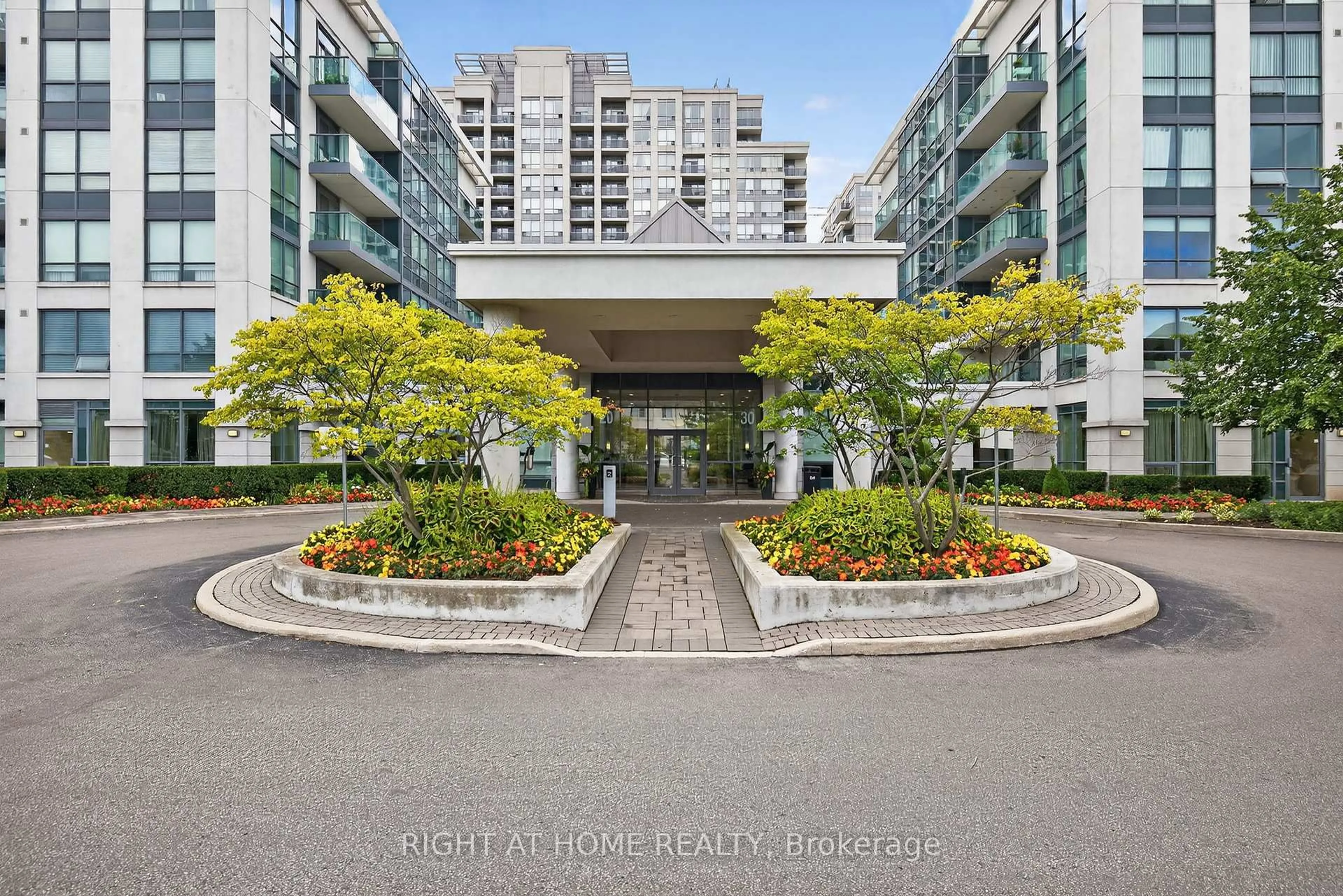 Indoor foyer for 20 North Park Rd #803, Vaughan Ontario L4J 0G7