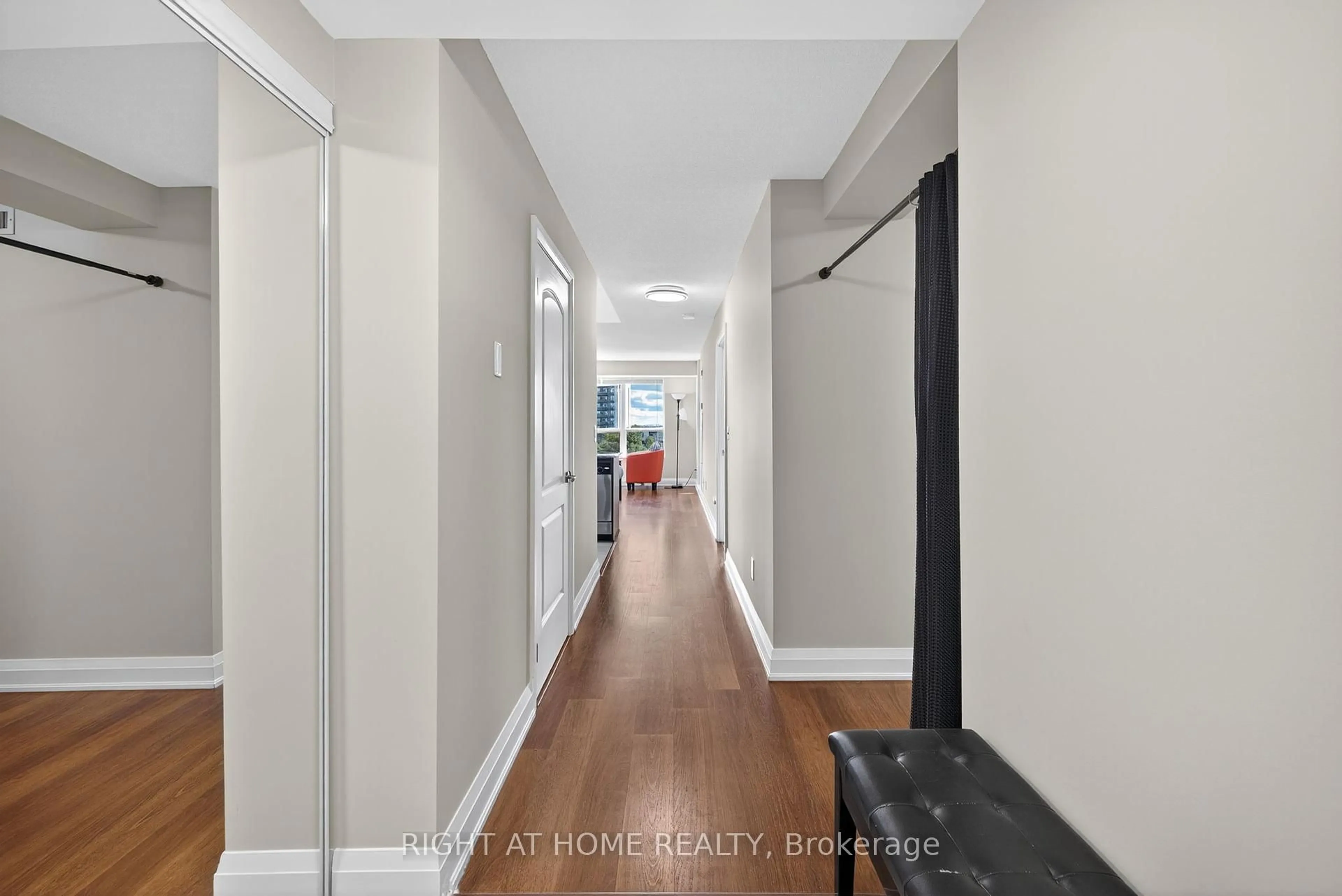 Indoor entryway for 20 North Park Rd #803, Vaughan Ontario L4J 0G7