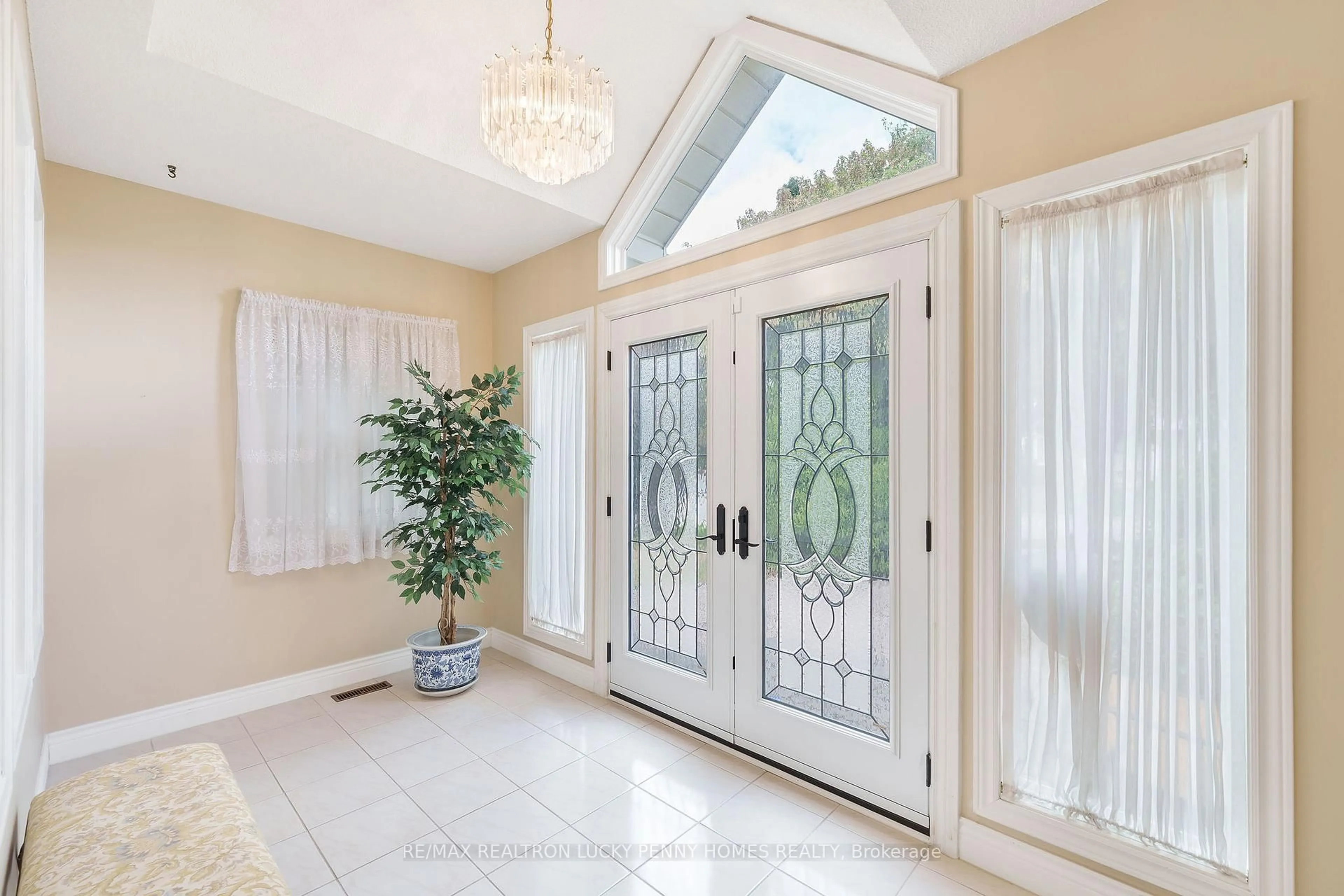 Indoor entryway for 47 Tomlinson Circ, Markham Ontario L3R 9K1