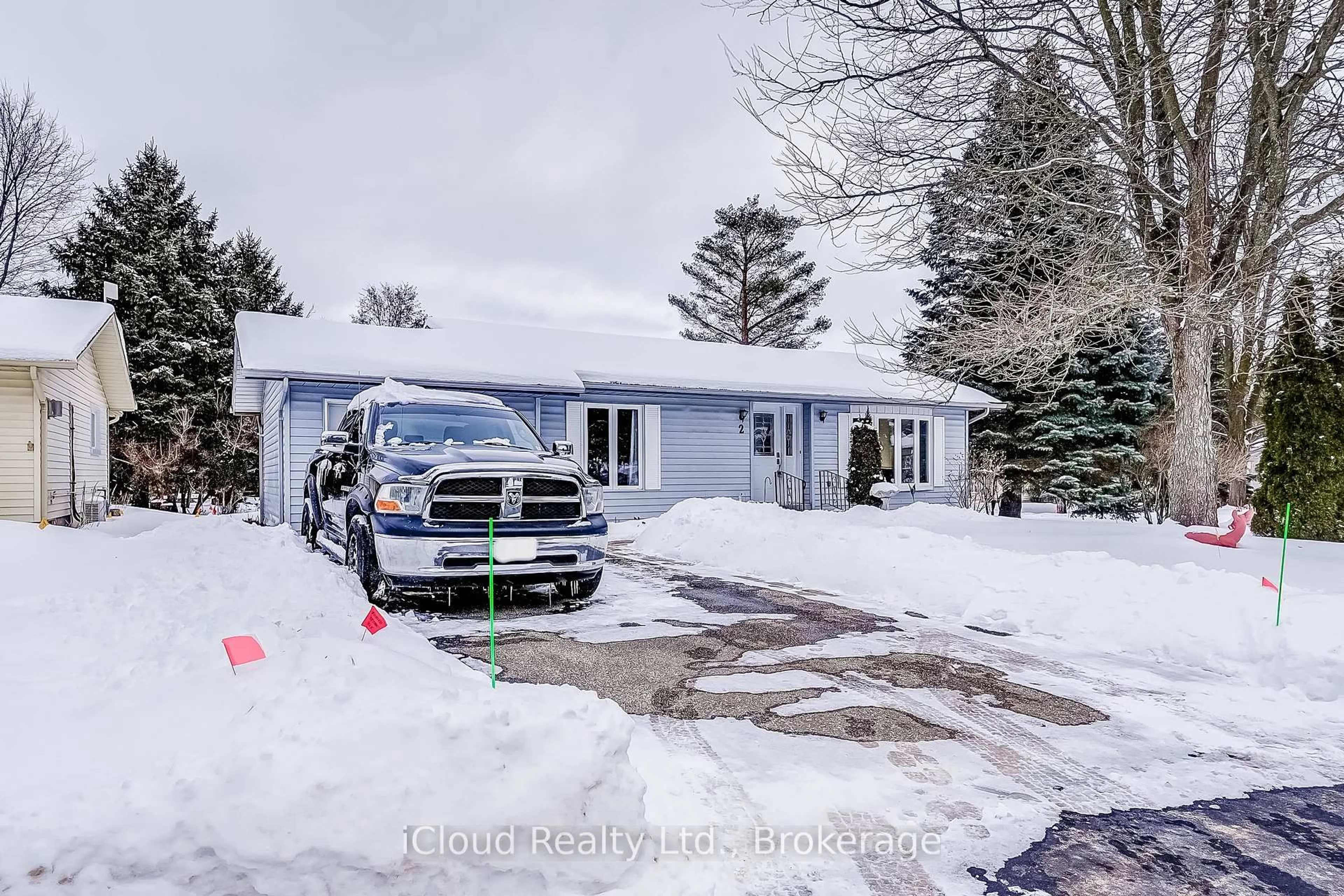Indoor garage for 2 Balsam Ct Crt, New Tecumseth Ontario L0G 1W0