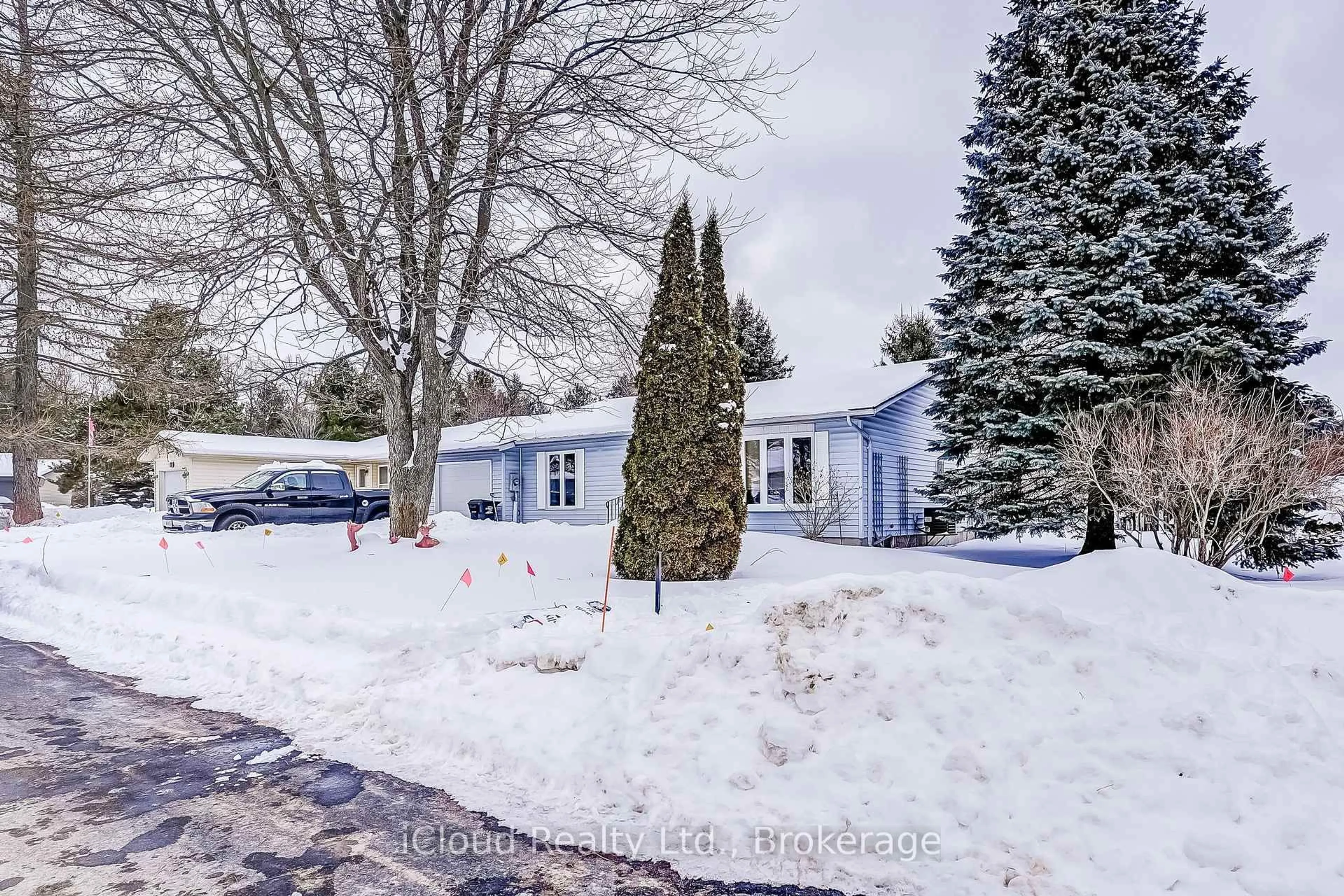 A pic from outside/outdoor area/front of a property/back of a property/a pic from drone, street for 2 Balsam Ct Crt, New Tecumseth Ontario L0G 1W0