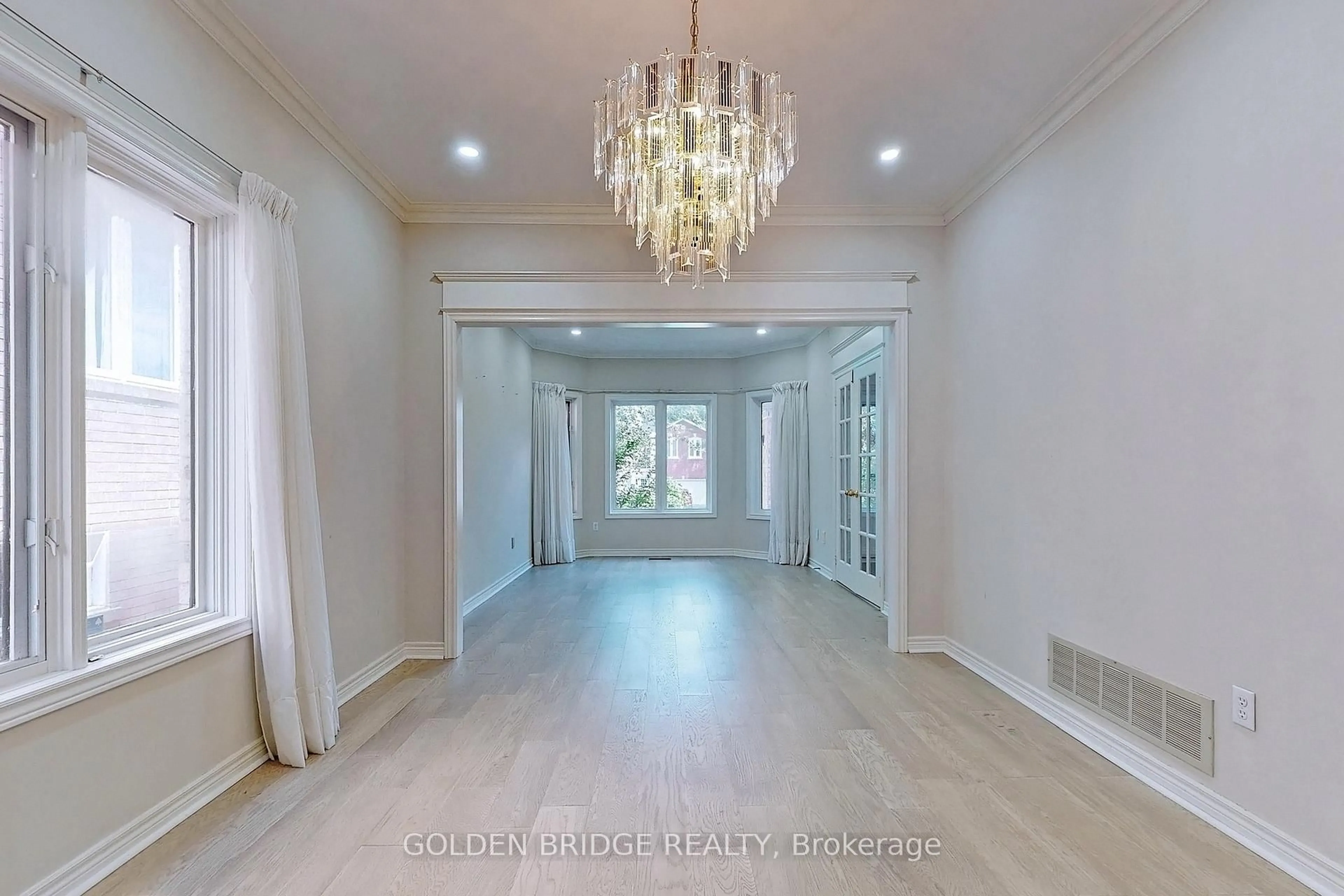 Indoor entryway for 150 Larratt Lane, Richmond Hill Ontario L4C 0E7
