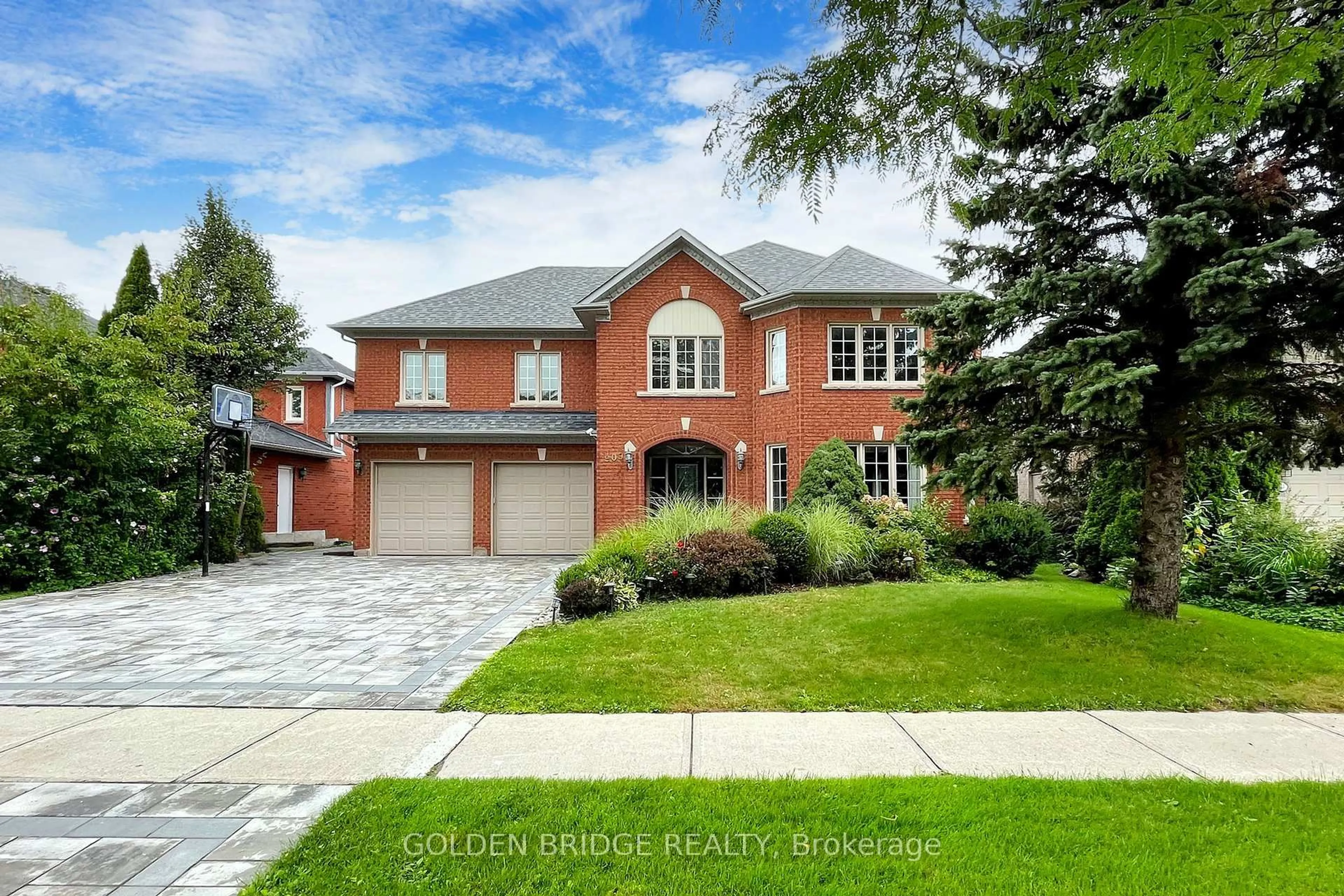 Home with brick exterior material, street for 909 Stonehaven Ave, Newmarket Ontario L3X 1P2