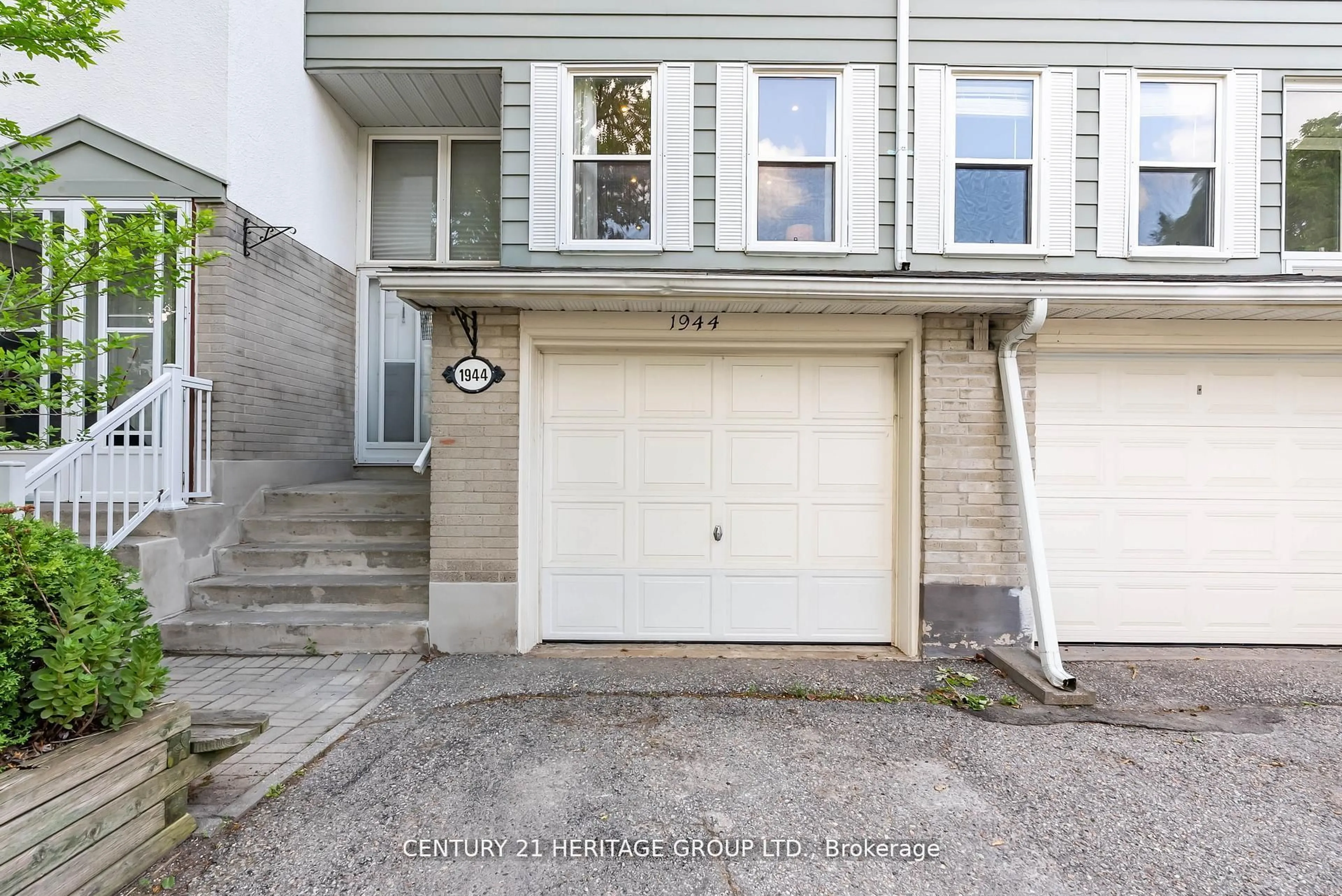 Unknown for 1944 John St, Markham Ontario L3T 1Z1