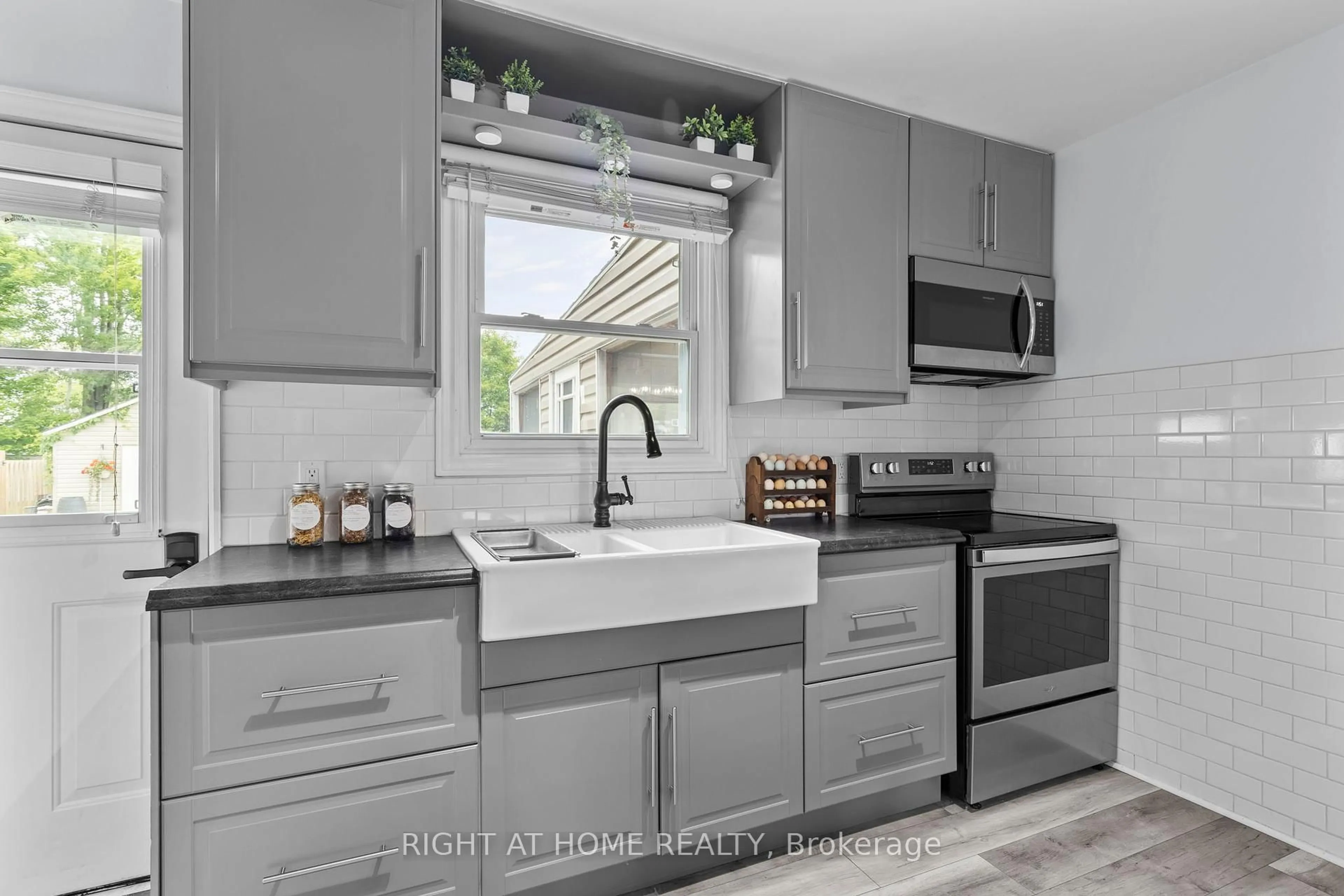 Open concept kitchen, ceramic/tile floor for 124 Sydenham St, Essa Ontario L0M 1B0