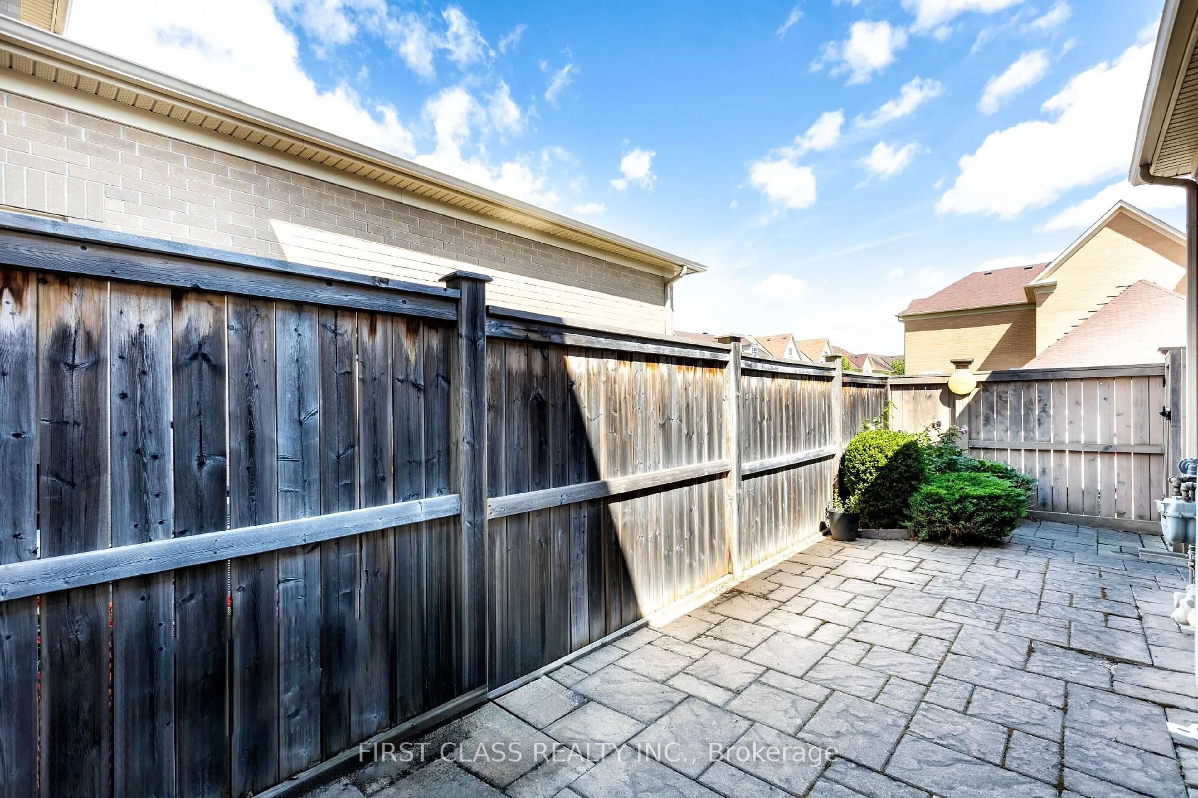 Patio, street for 10501 Woodbine Bypass Ave, Markham Ontario L6C 0K4