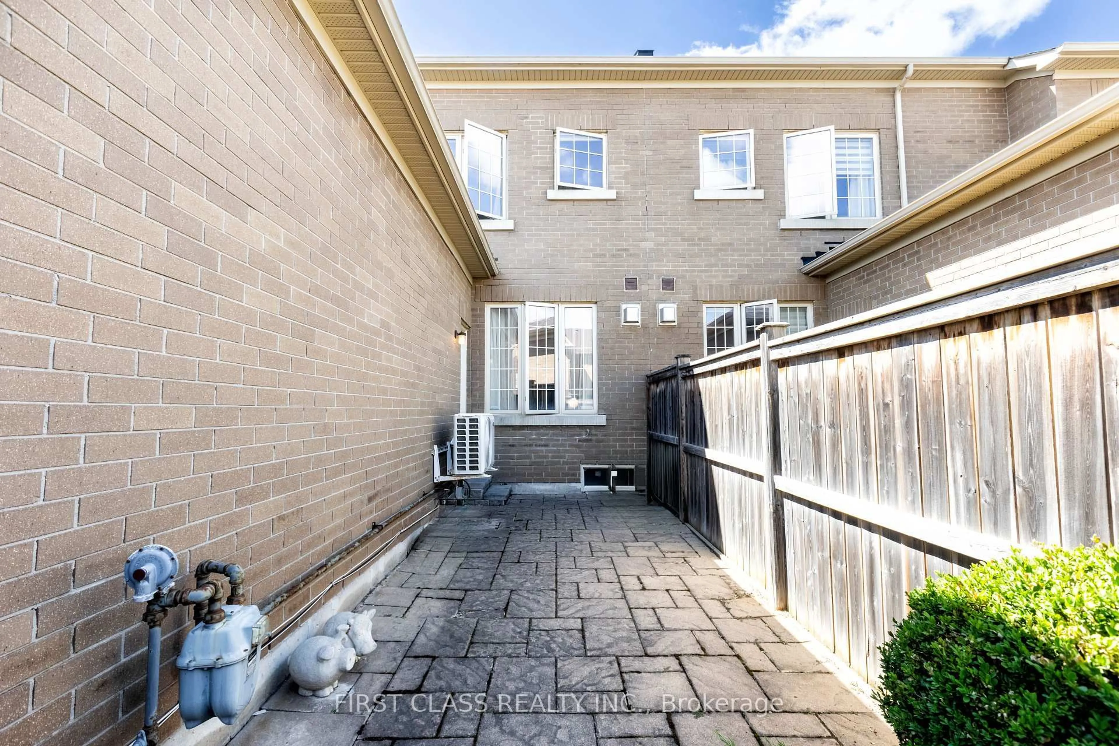 Patio, street for 10501 Woodbine Bypass Ave, Markham Ontario L6C 0K4