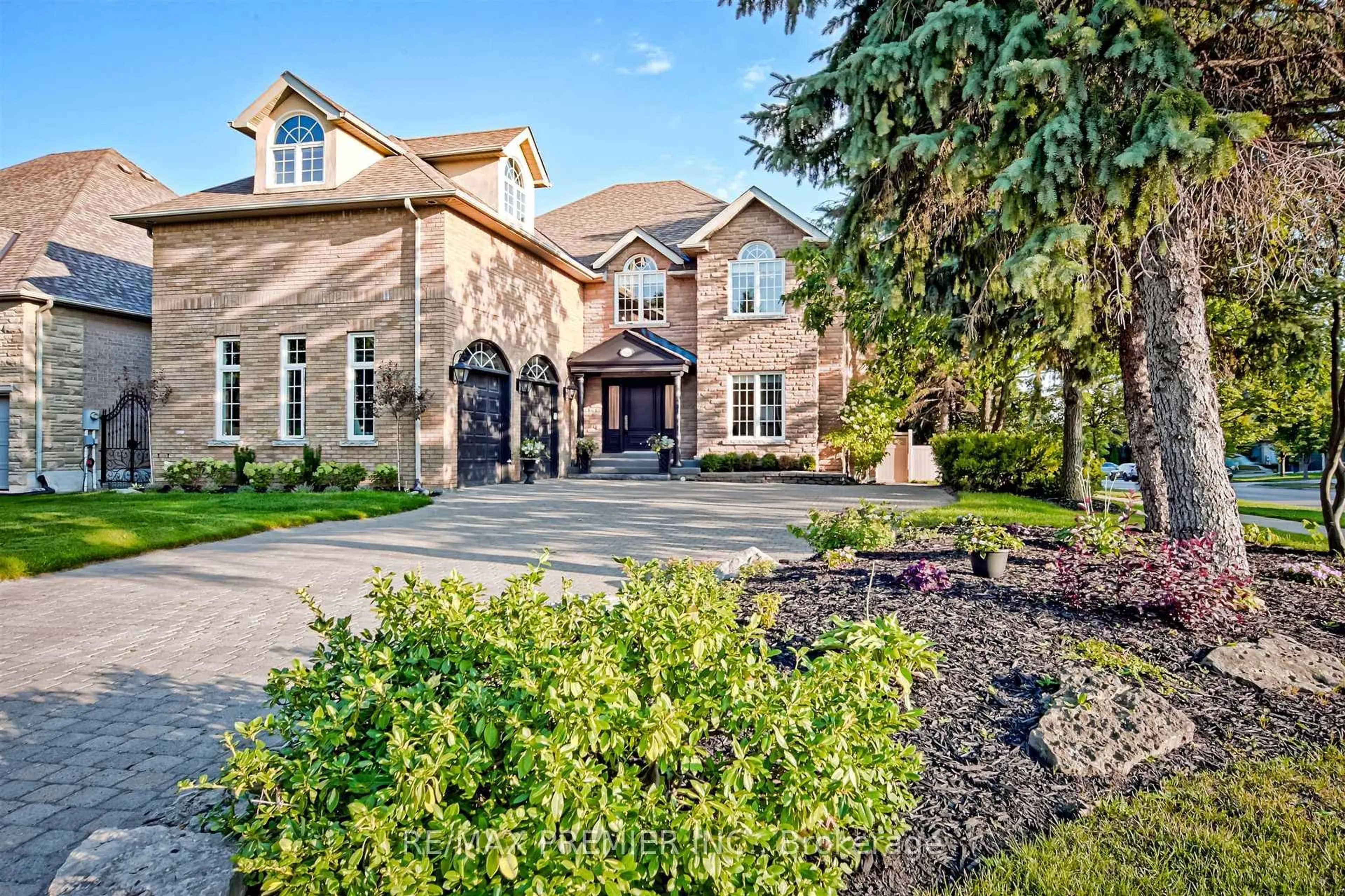 Home with brick exterior material, street for 115 Southlawn Dr, Vaughan Ontario L4H 1G8