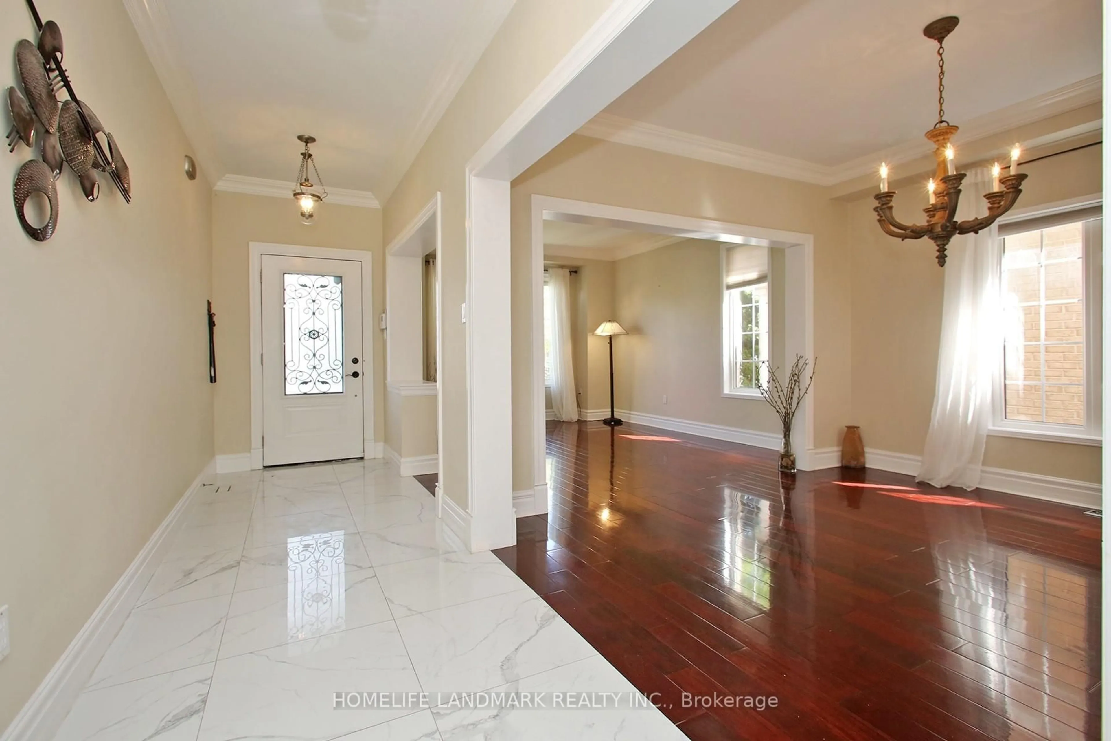 Indoor foyer for 44 Skywood Dr, Richmond Hill Ontario L4E 4L2