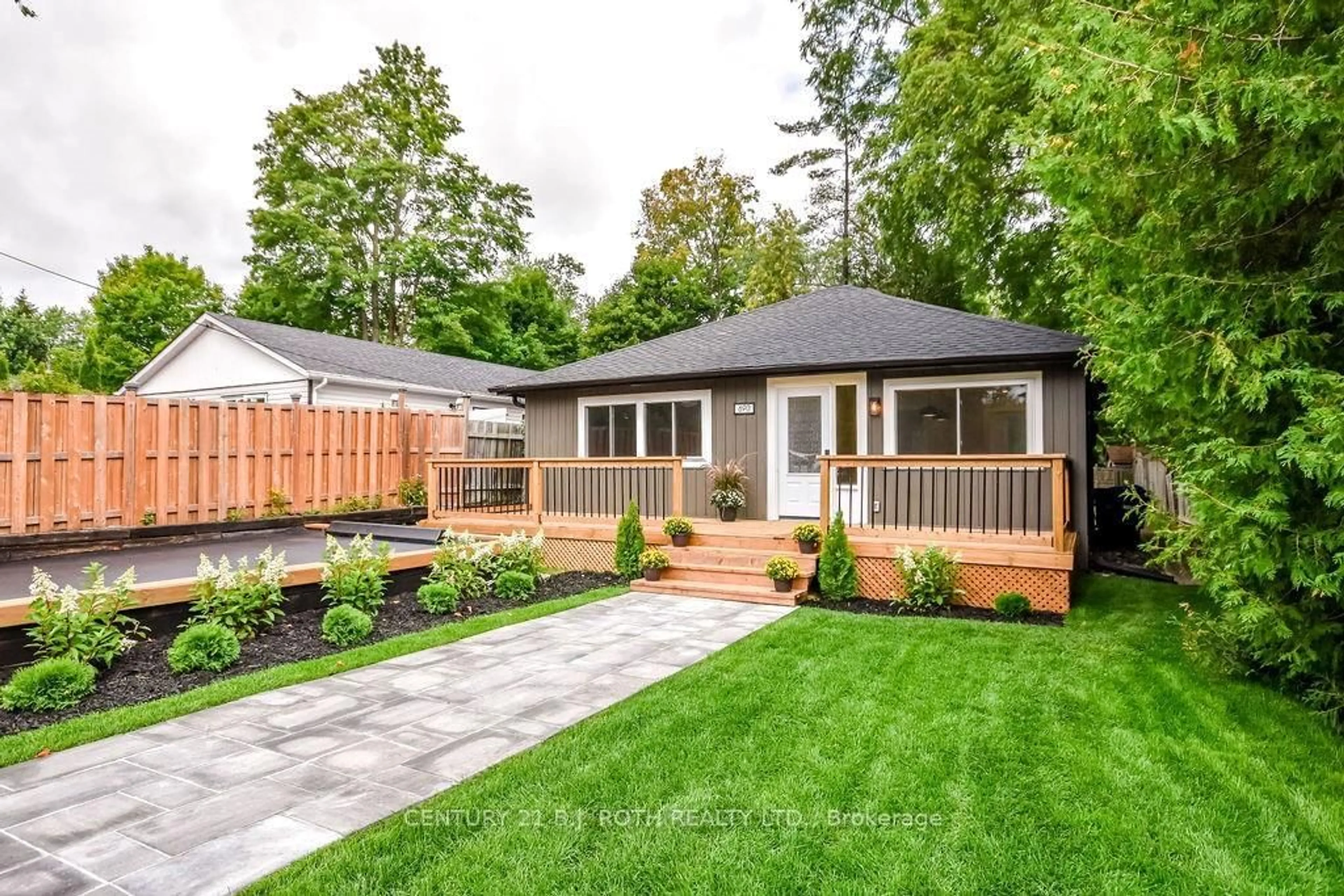 Unknown for 690 HASTINGS Ave, Innisfil Ontario L9S 1Z3