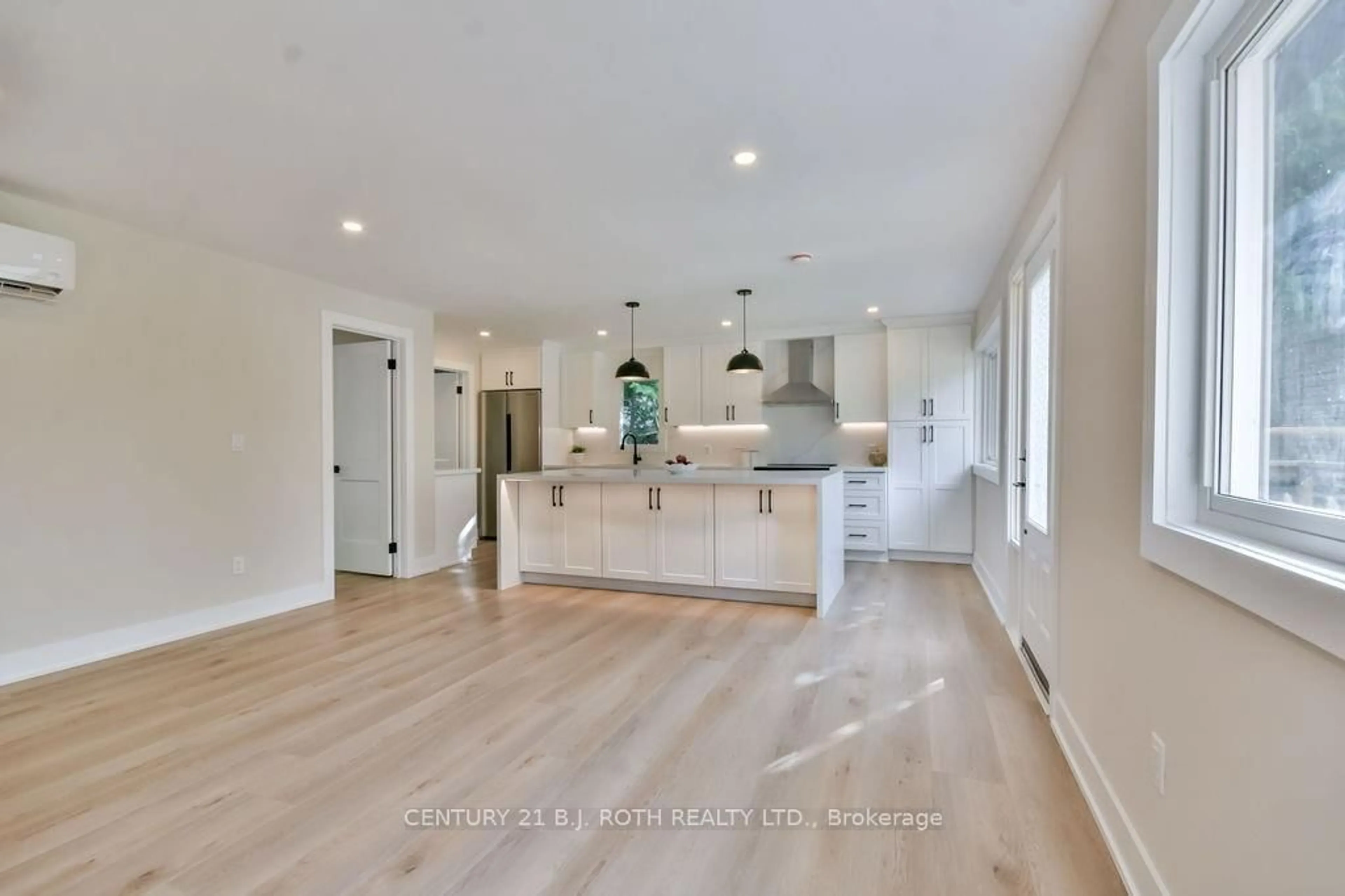 Open concept kitchen, unknown for 690 HASTINGS Ave, Innisfil Ontario L9S 1Z3