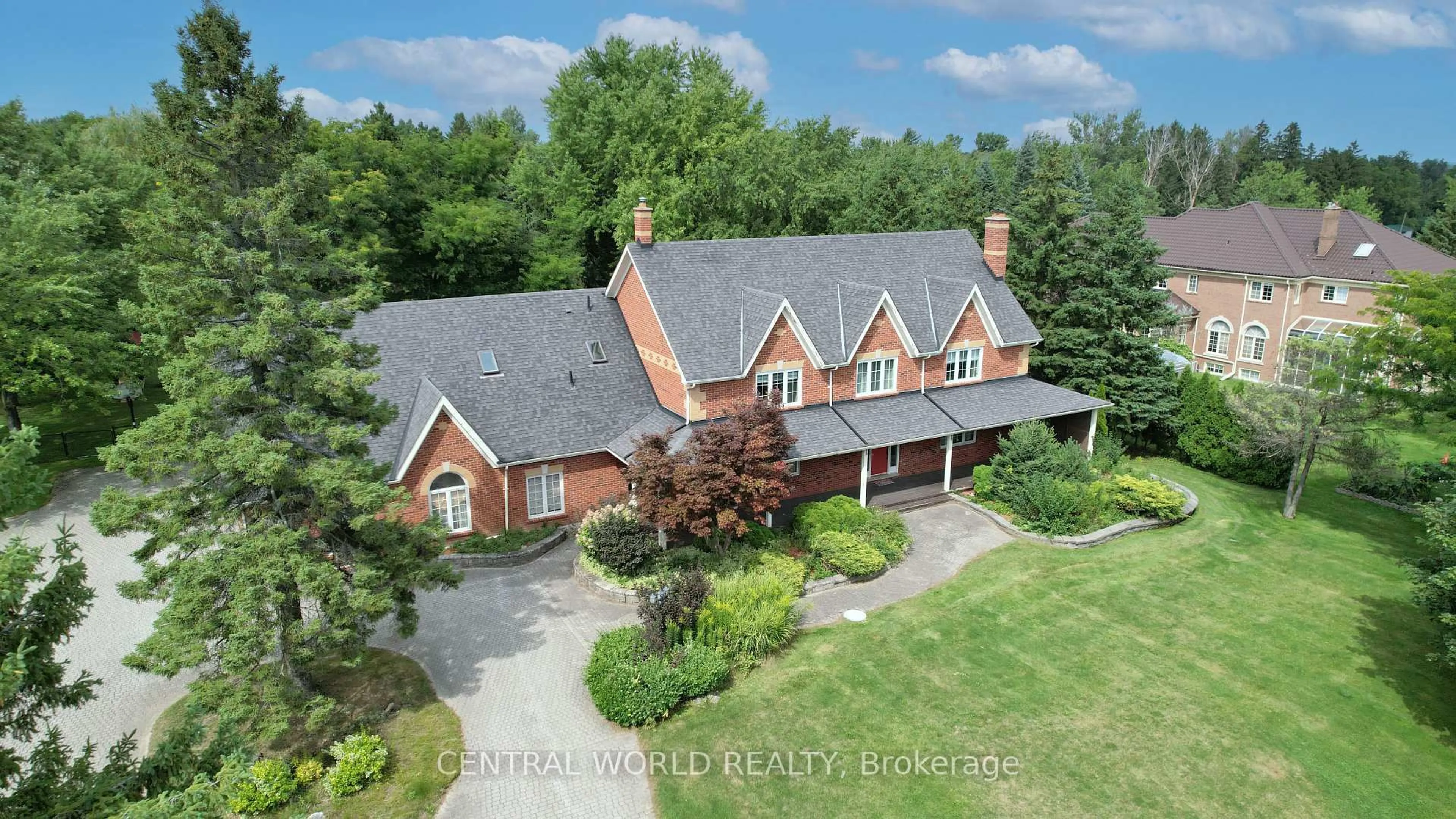 A pic from outside/outdoor area/front of a property/back of a property/a pic from drone, unknown for 54 Ridgewood Dr, Richmond Hill Ontario L4E 3M1