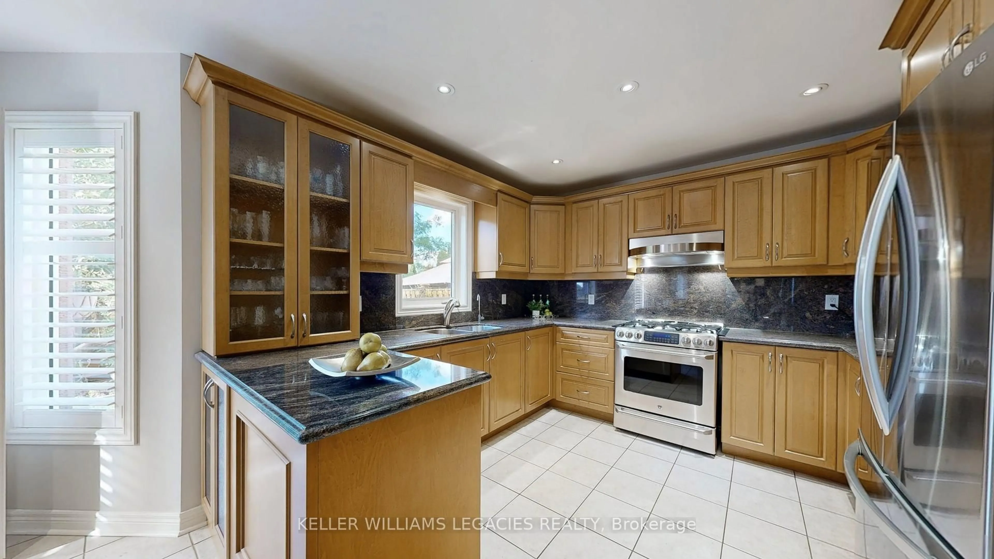 Standard kitchen, unknown for 304 Maria Antonia Rd, Vaughan Ontario L4H 2Z1