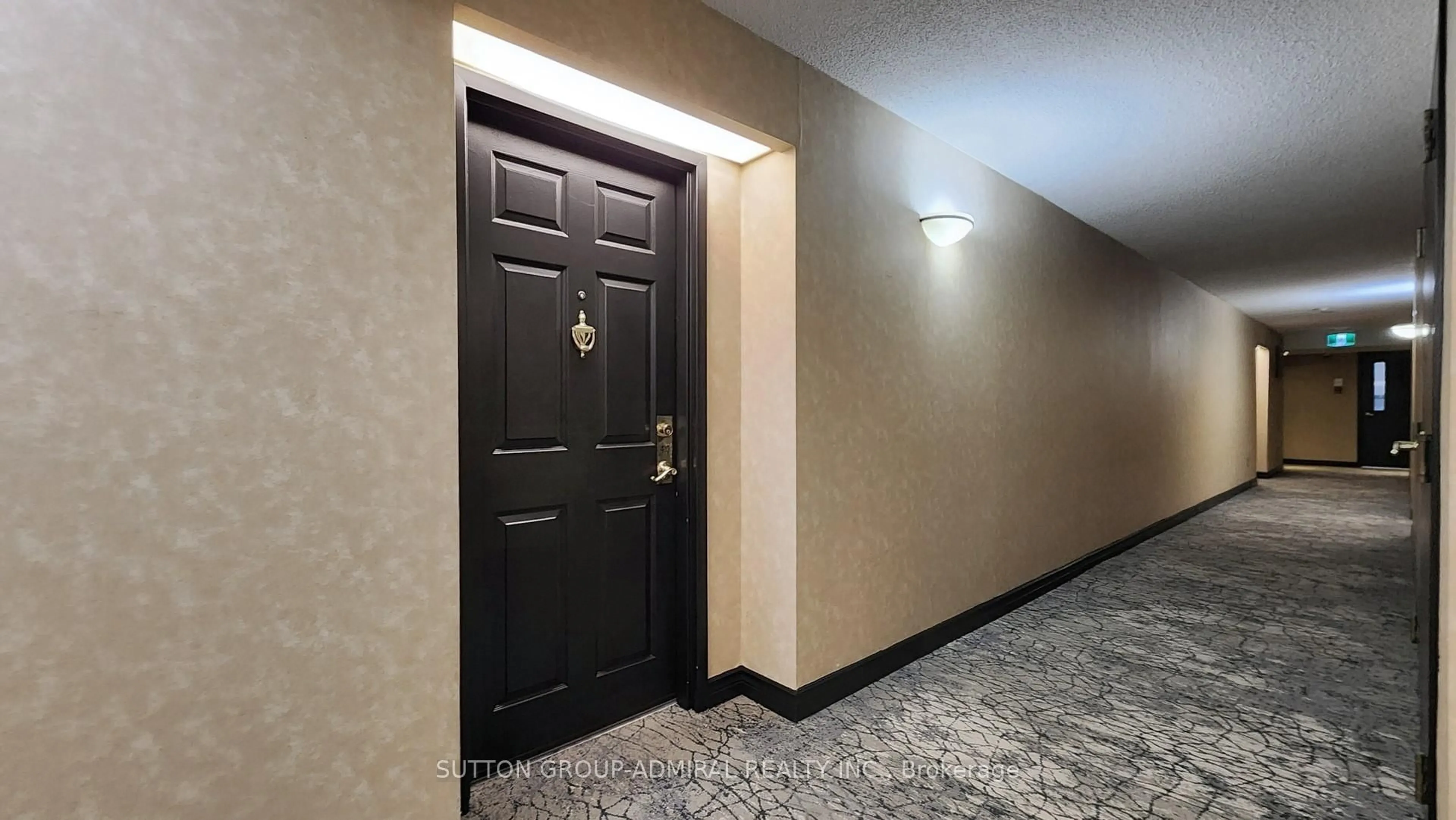Indoor foyer for 175 Cedar Ave #410, Richmond Hill Ontario L4C 9V3
