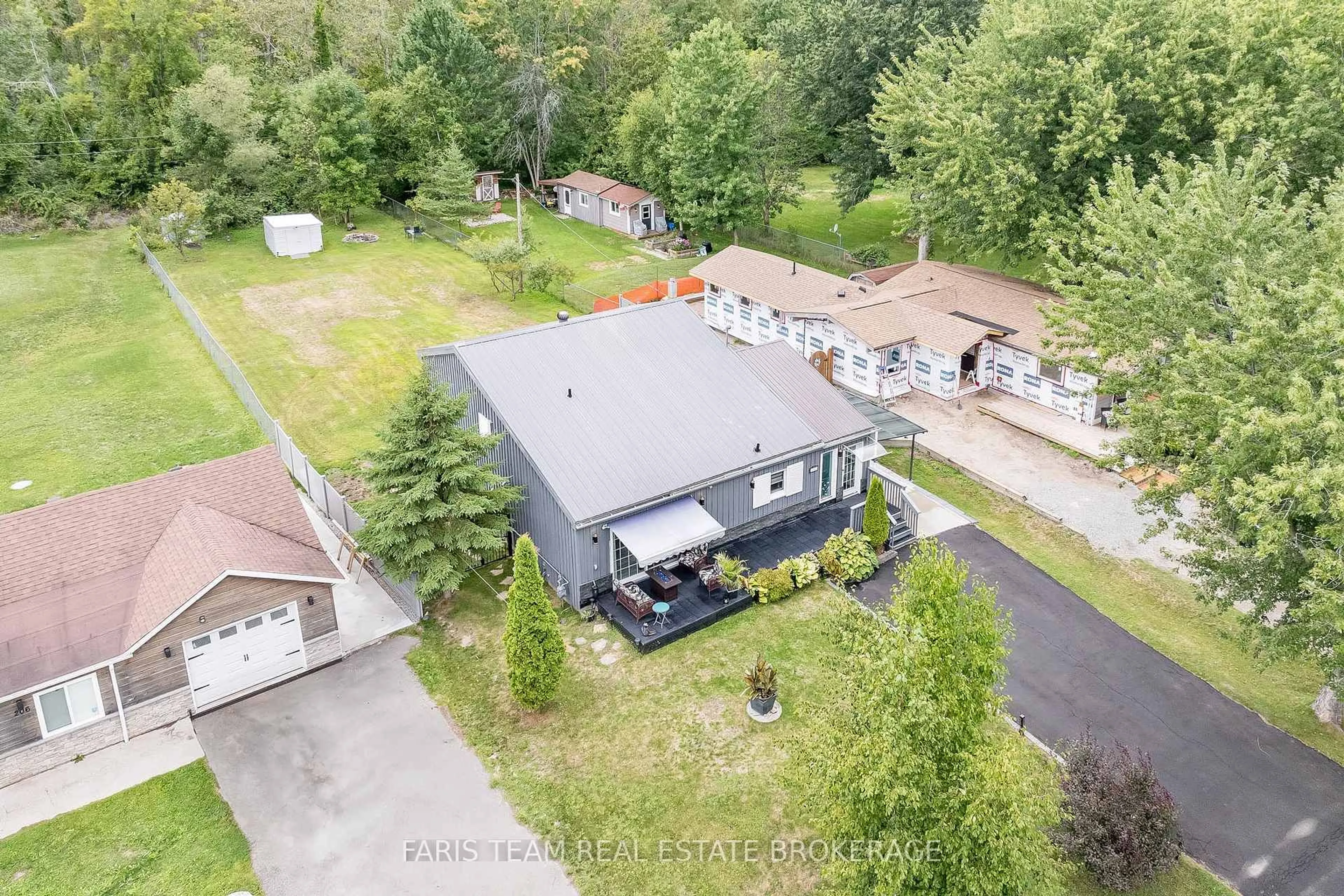 A pic from outside/outdoor area/front of a property/back of a property/a pic from drone, unknown for 210 Parkview Dr, Innisfil Ontario L0L 1R0