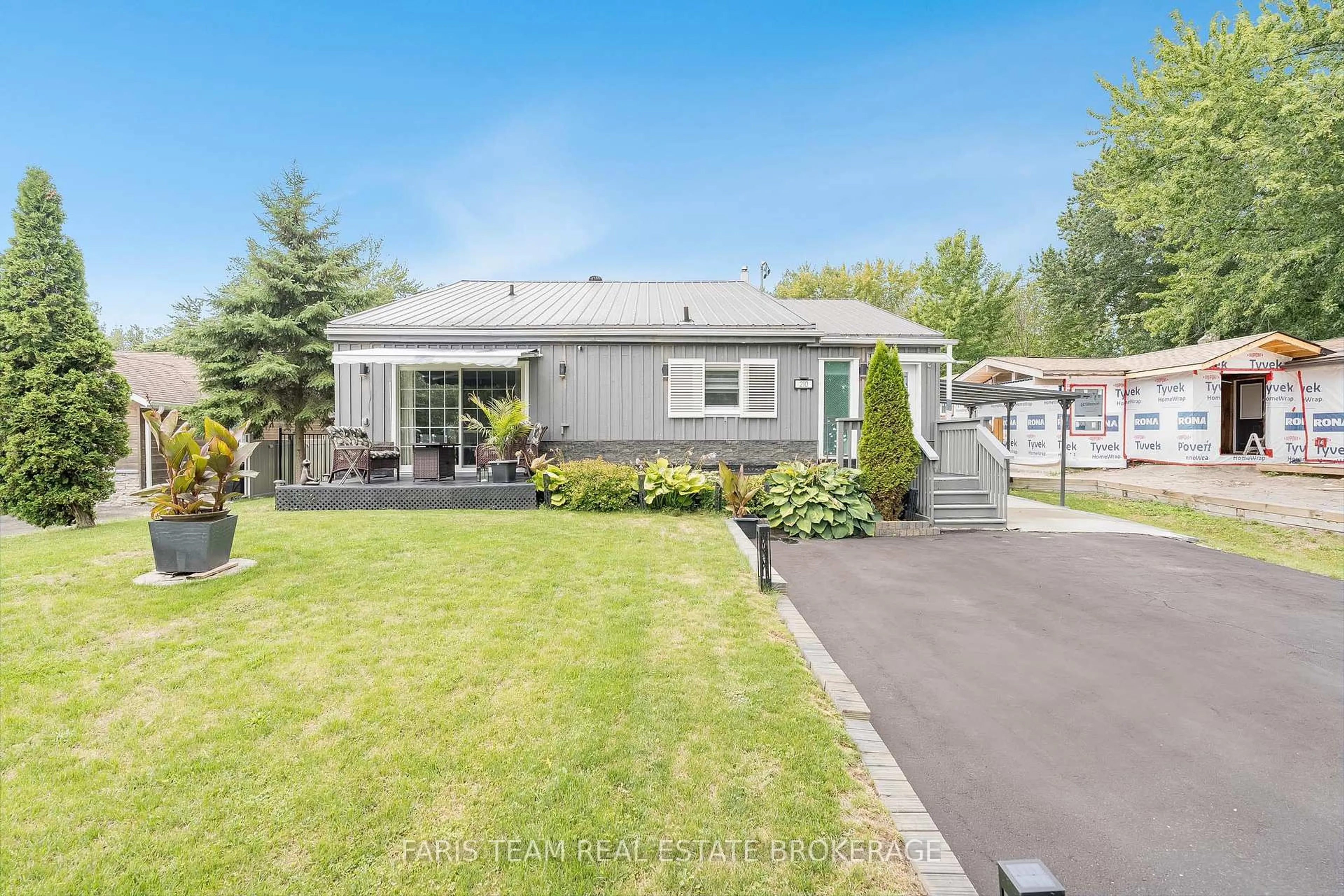 Home with vinyl exterior material, street for 210 Parkview Dr, Innisfil Ontario L0L 1R0