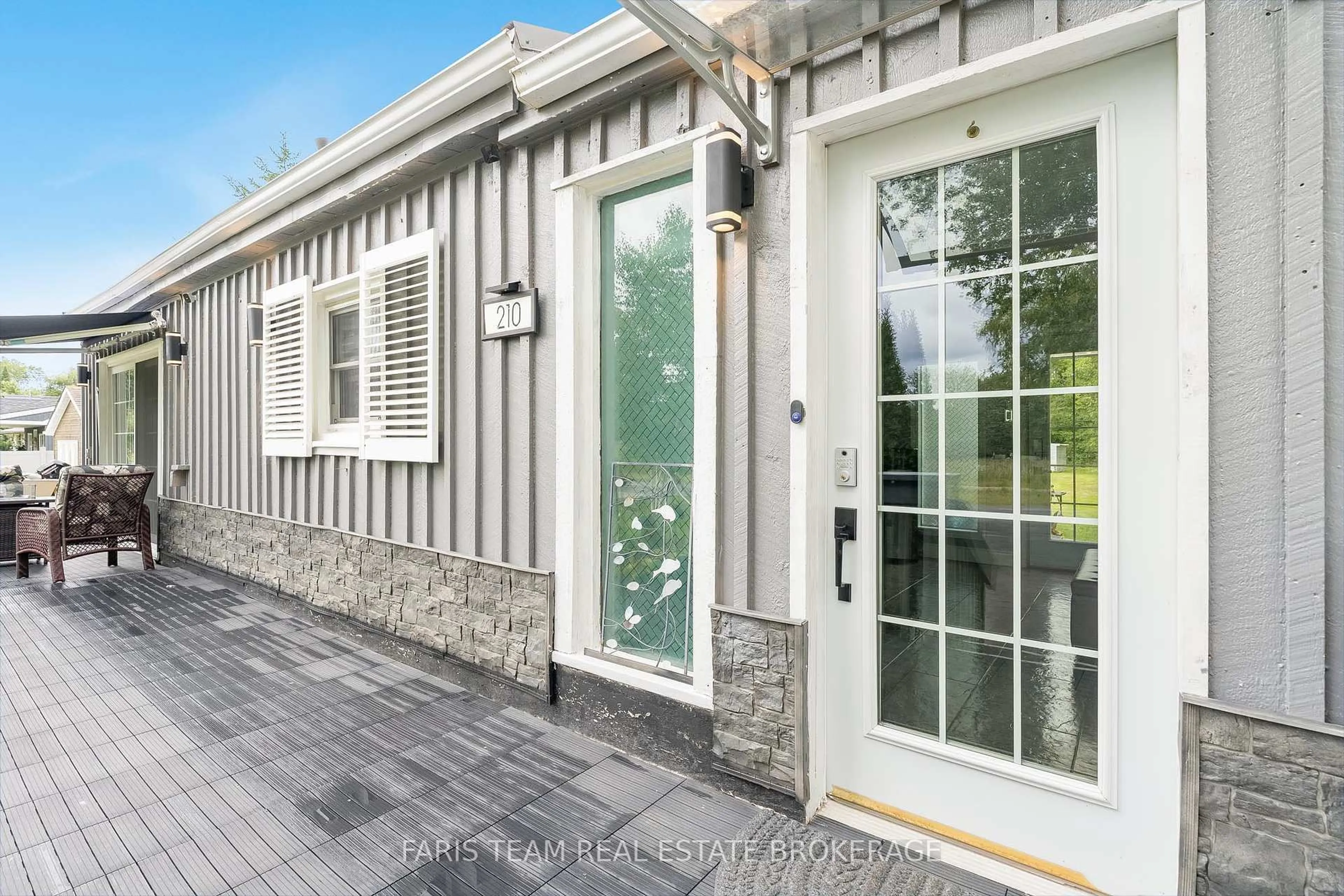 Home with vinyl exterior material, street for 210 Parkview Dr, Innisfil Ontario L0L 1R0