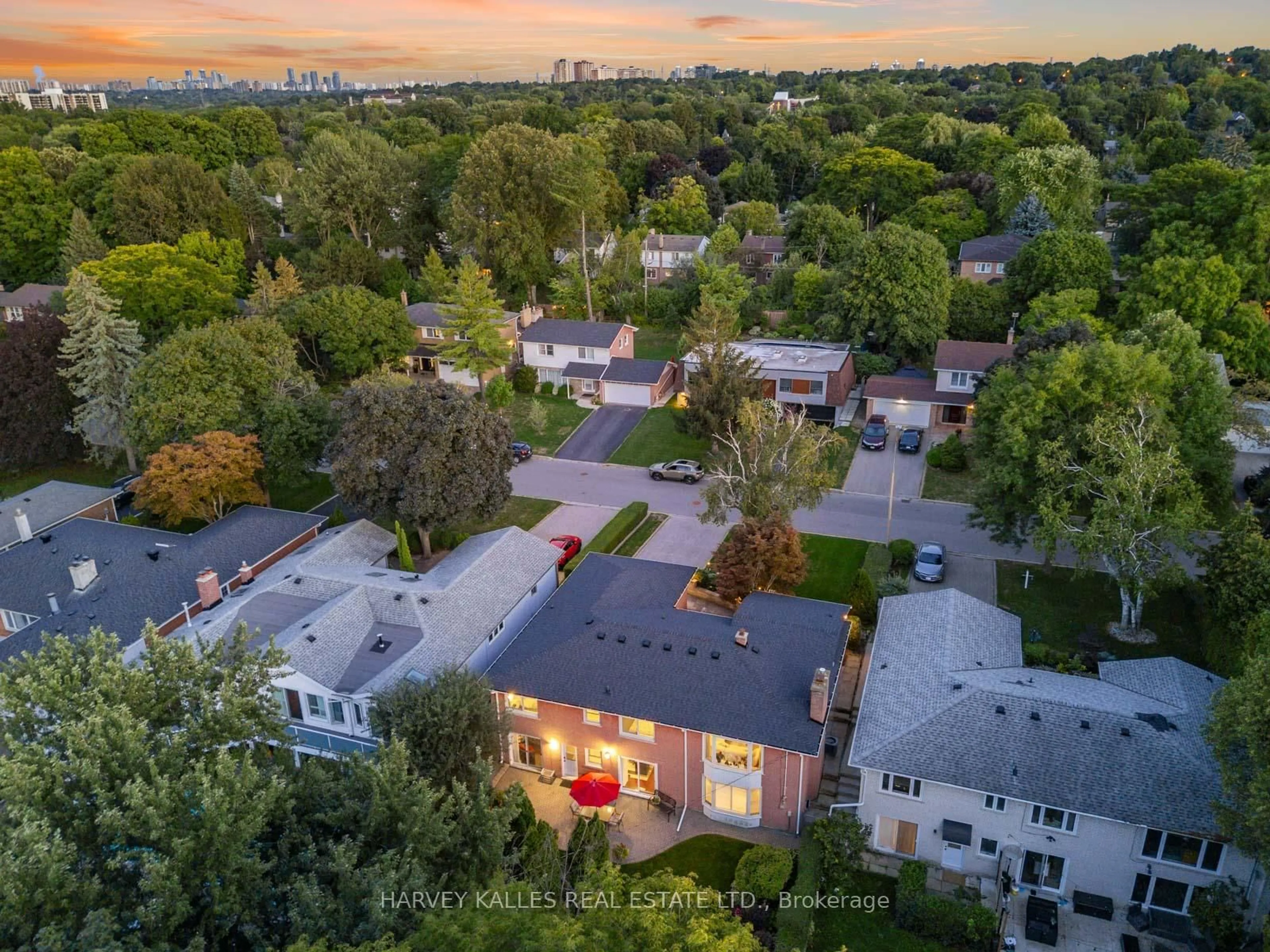 A pic from outside/outdoor area/front of a property/back of a property/a pic from drone, city buildings view from balcony for 24 Delair Cres, Markham Ontario L3T 2M4