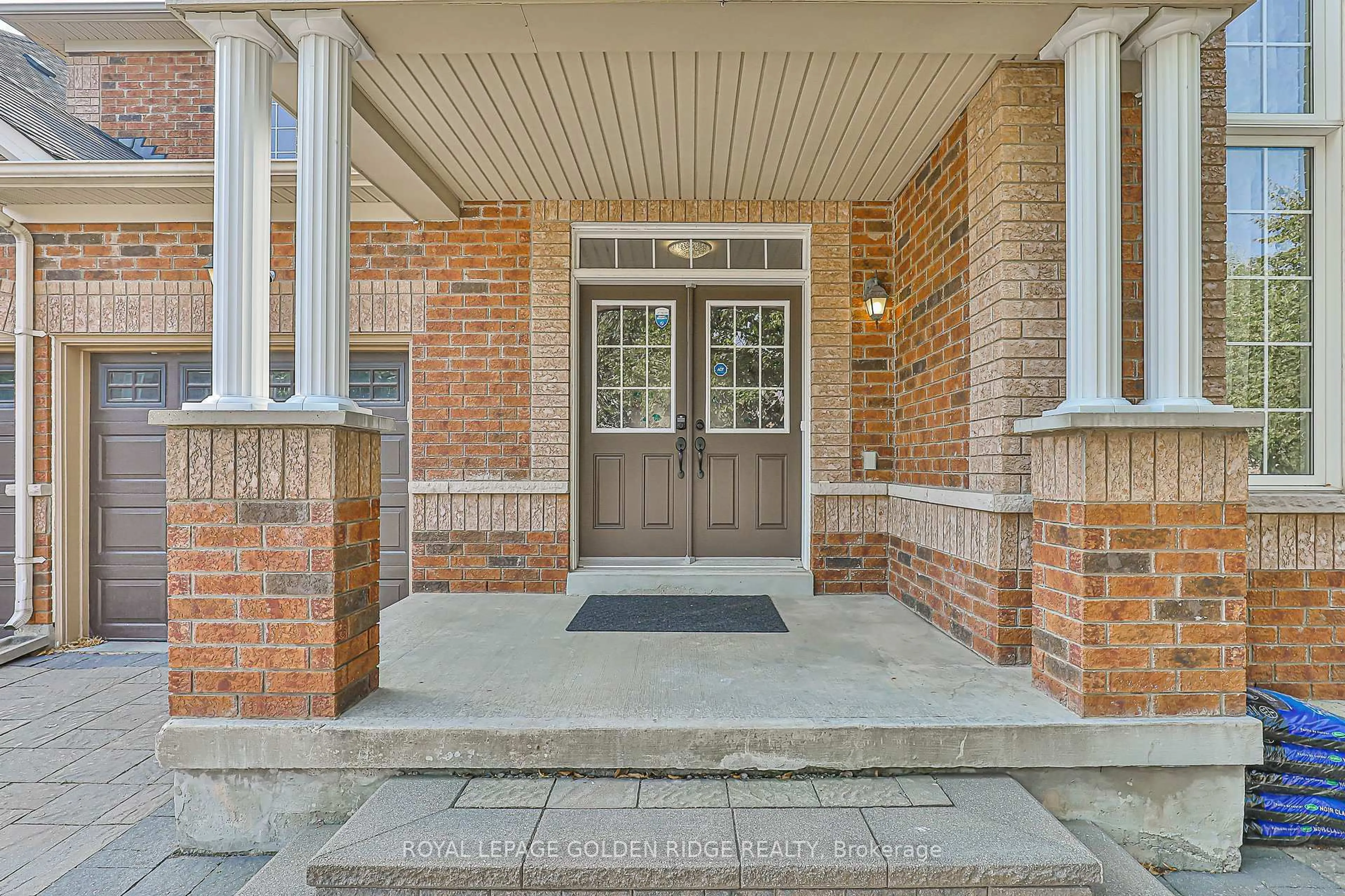 Indoor entryway for 12 Golden Meadow Dr, Markham Ontario L6E 1V8