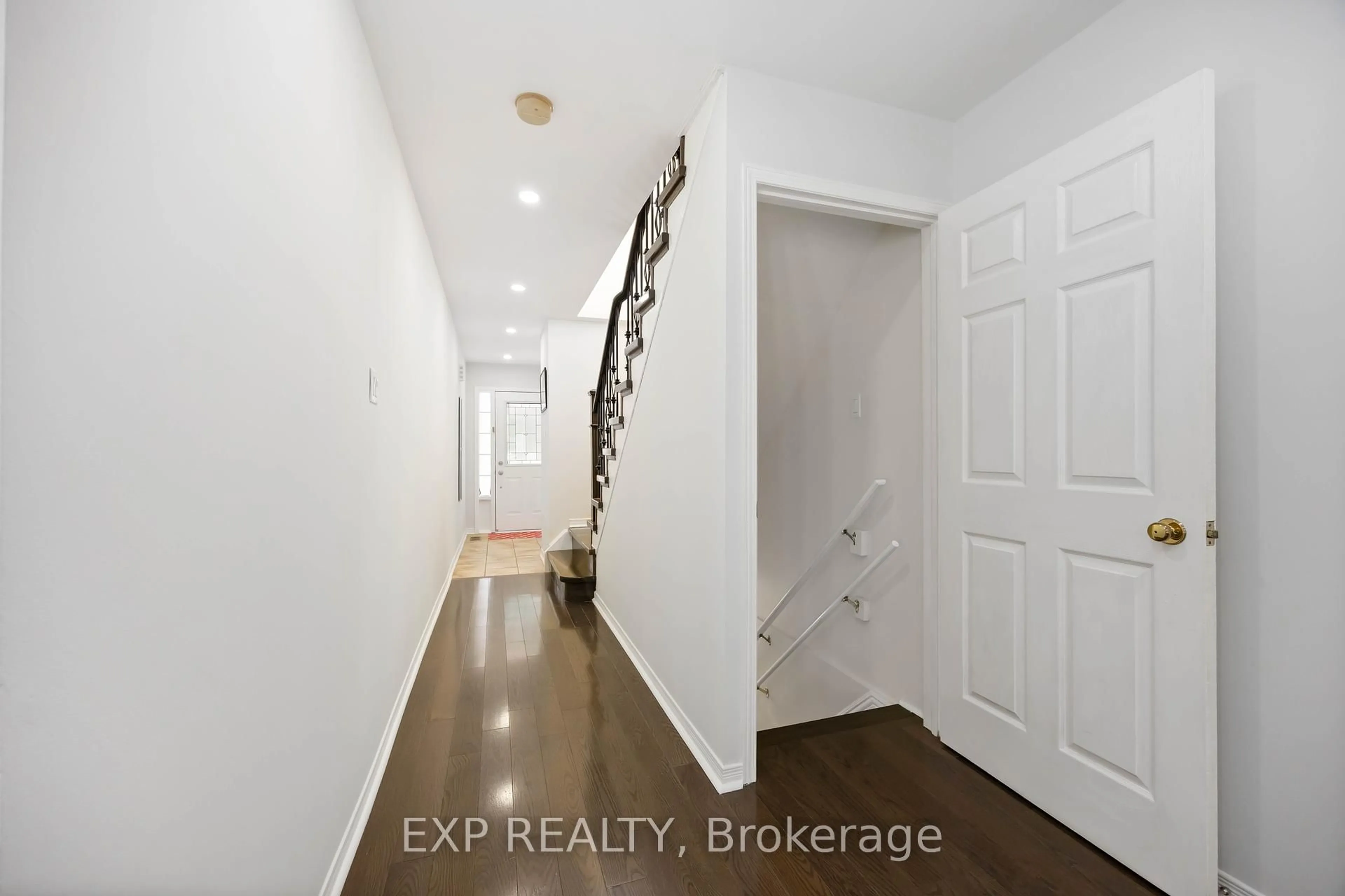 Indoor entryway for 123 Sassafras Circ, Vaughan Ontario L4J 8M9