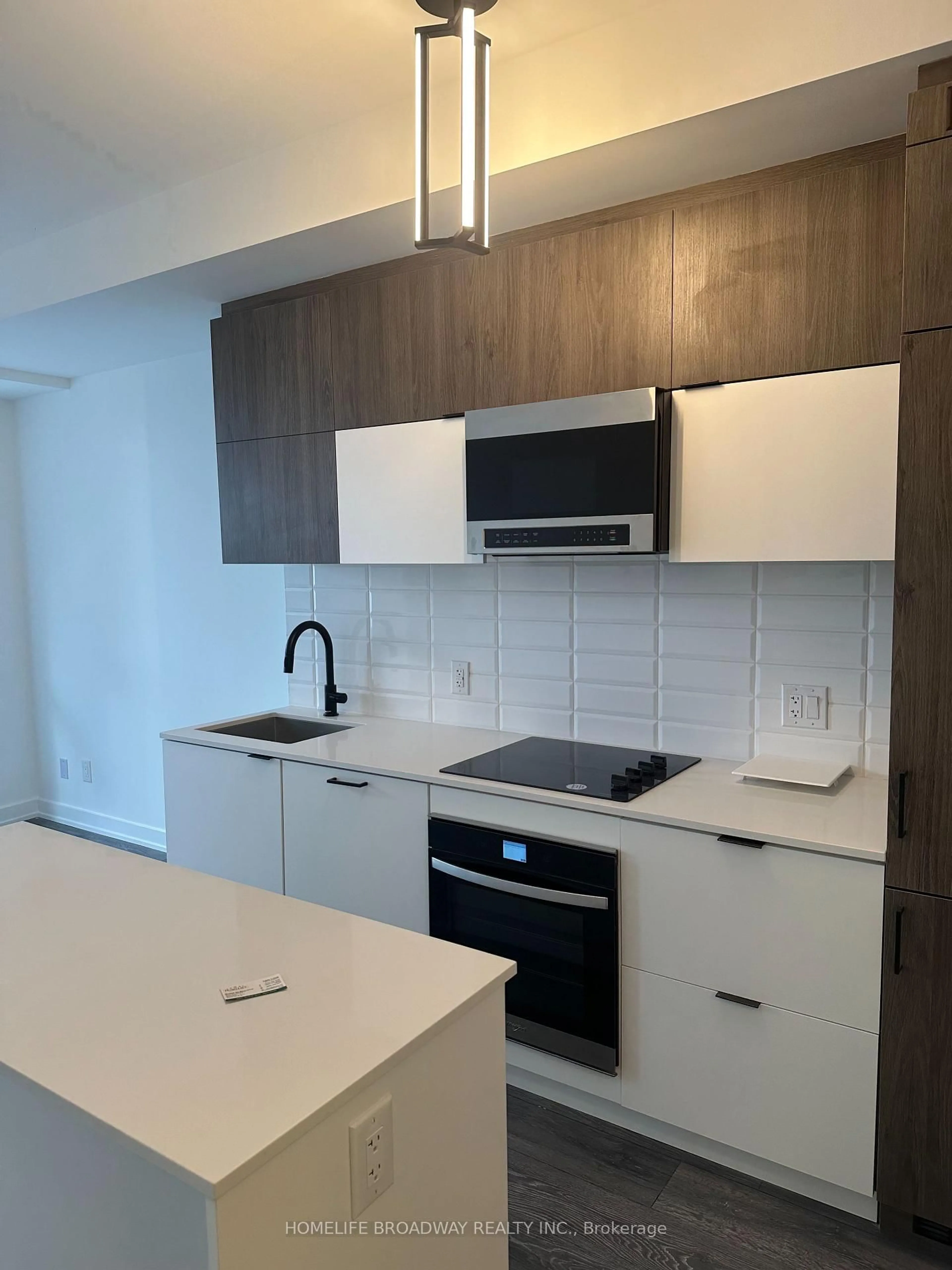 Standard kitchen, unknown for 8888 Yonge St #407, Richmond Hill Ontario L4C 5V6