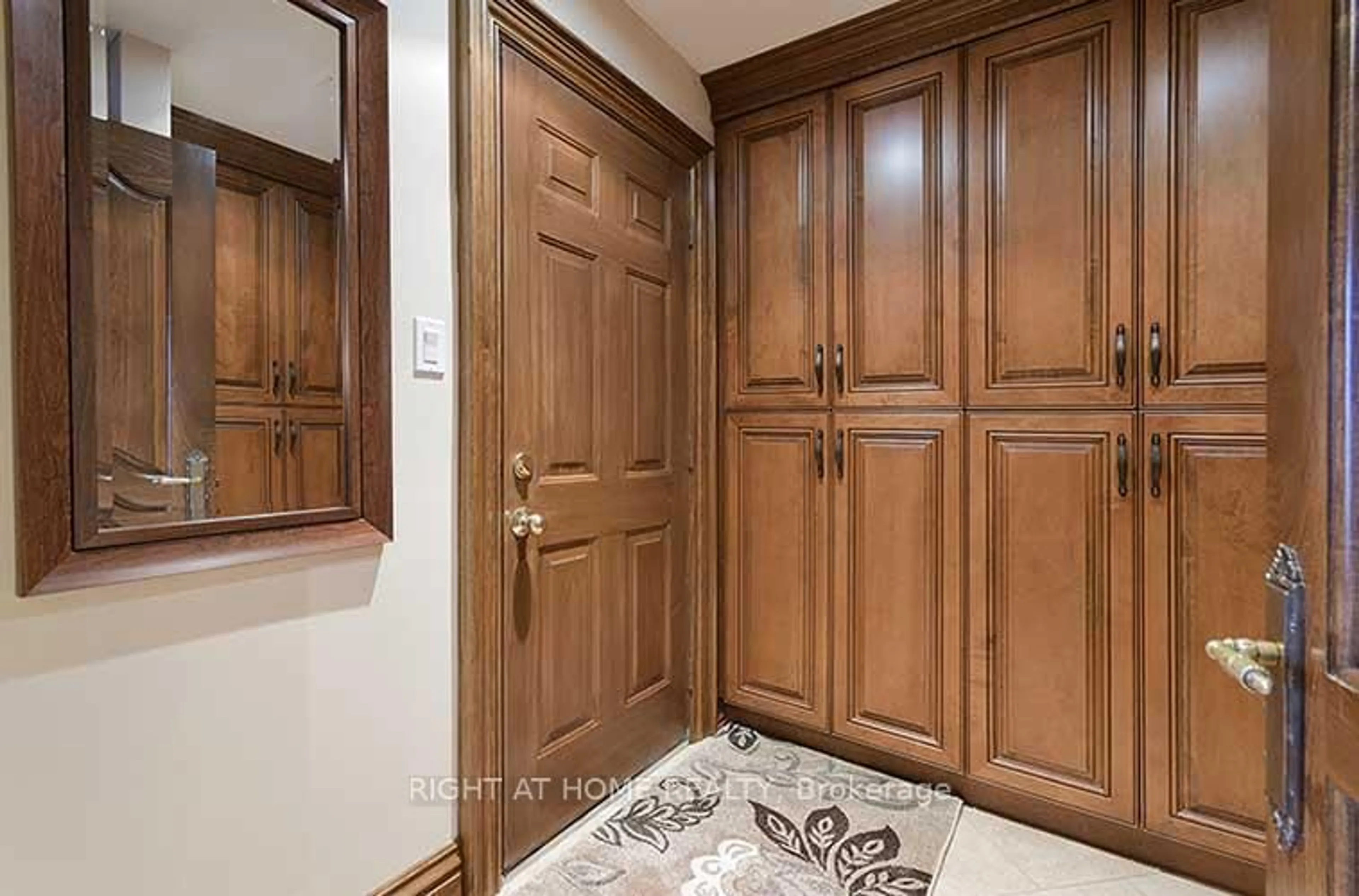 Indoor entryway for 166 Royalpark Way, Vaughan Ontario L4H 1J7