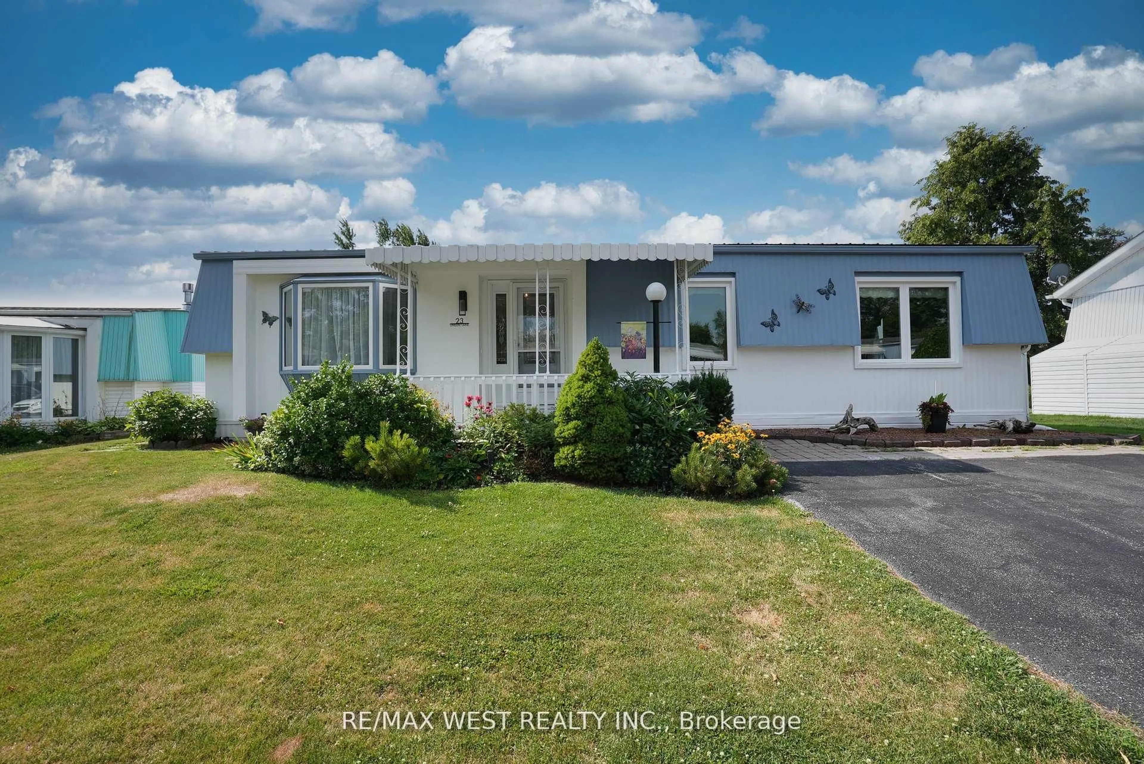 Home with vinyl exterior material, street for 23 Linden Lane, Innisfil Ontario L9S 1N8