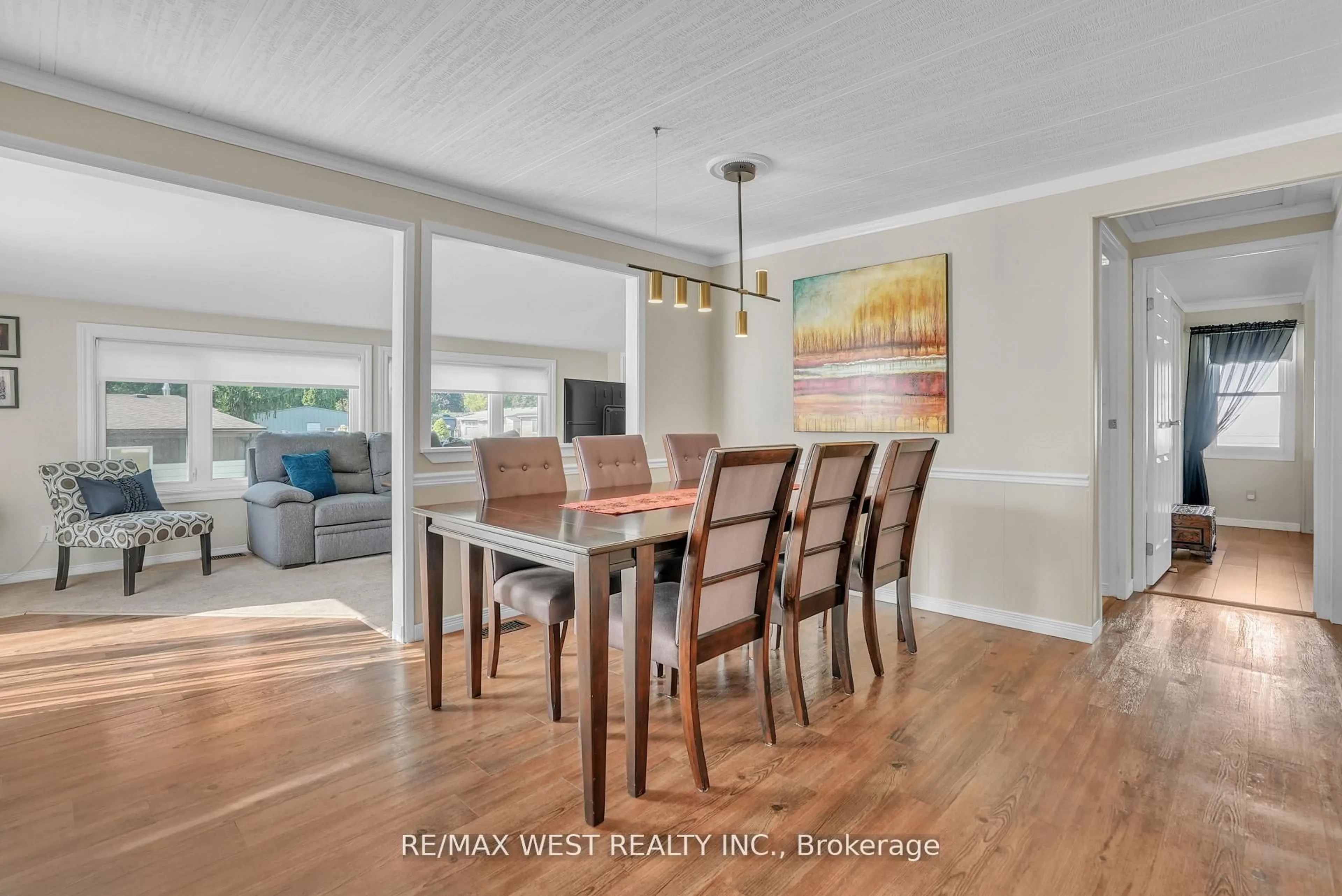 Dining room, wood/laminate floor for 23 Linden Lane, Innisfil Ontario L9S 1N8