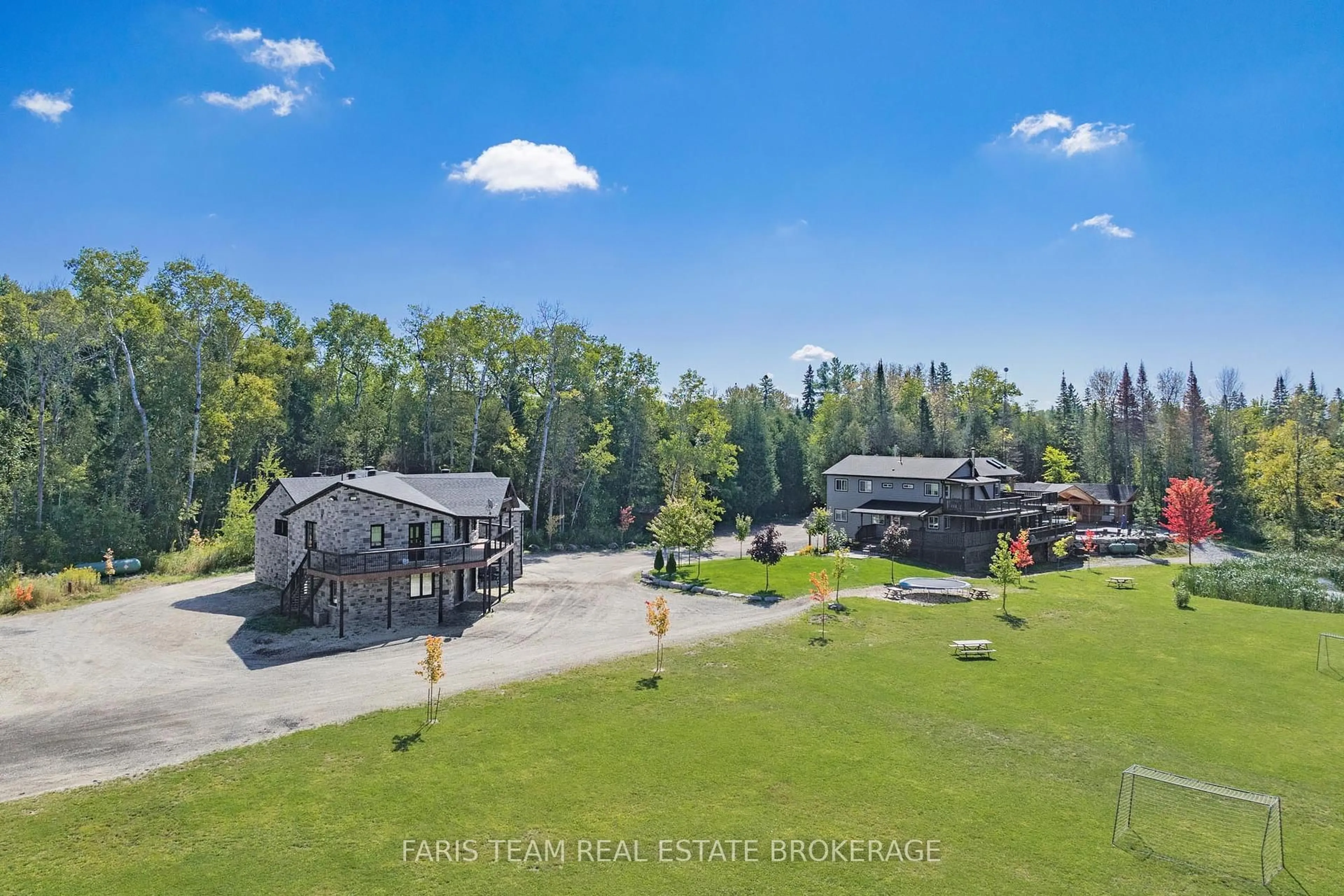 A pic from outside/outdoor area/front of a property/back of a property/a pic from drone, mountain view for 2642 5th Line, Innisfil Ontario L0L 1K0