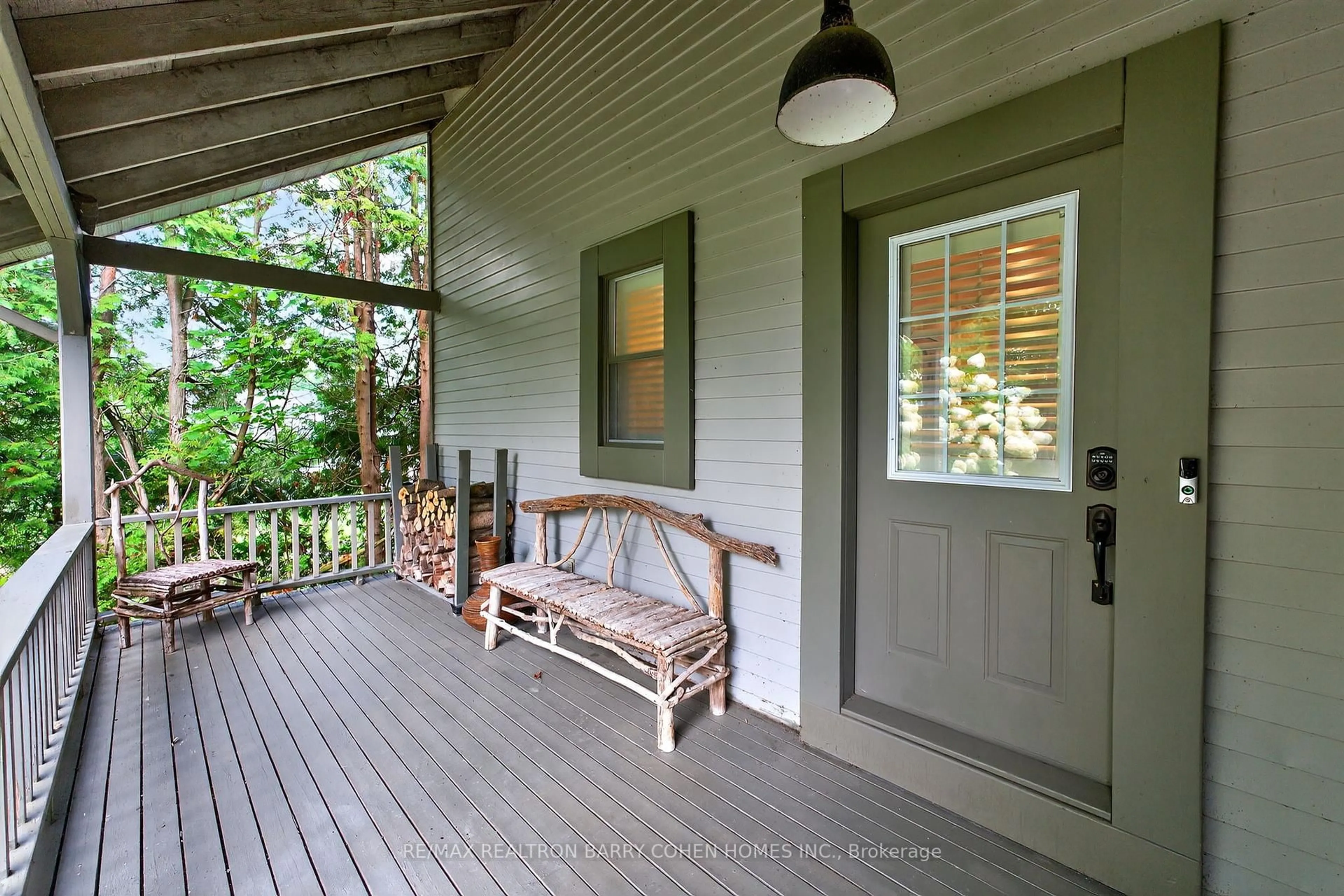 Indoor entryway for 3629 Maple Grove Rd, Innisfil Ontario L9S 3B2