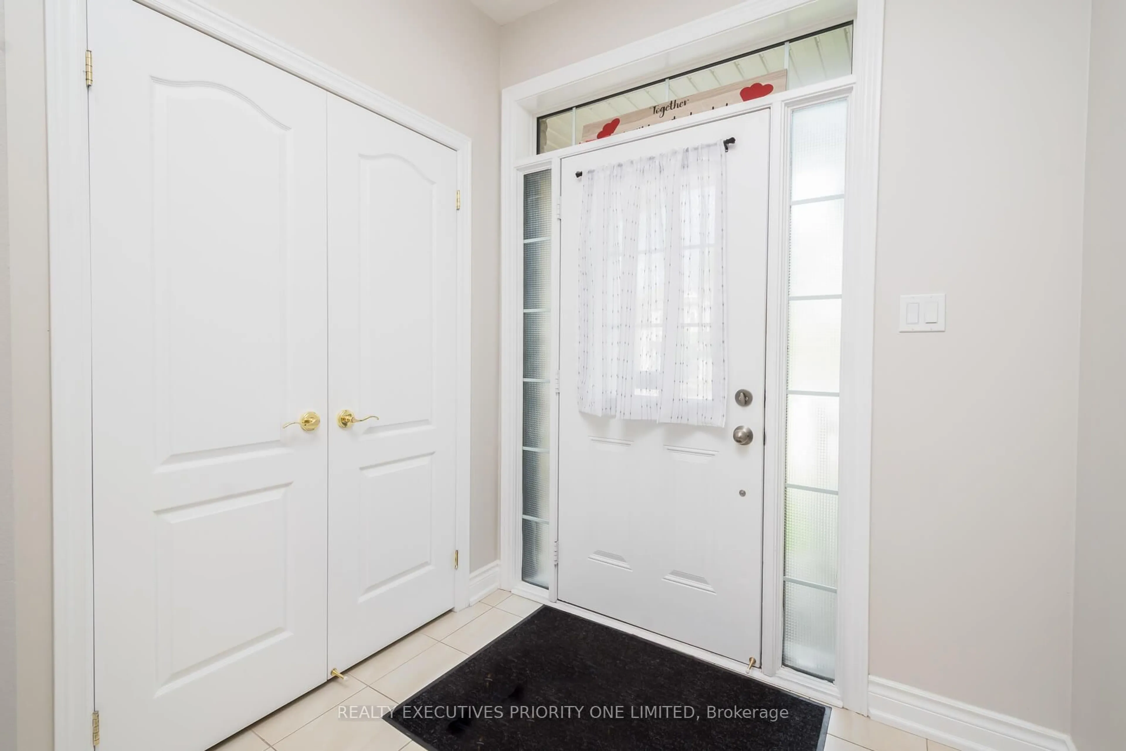 Indoor entryway for 47 Greenwood Dr, Essa Ontario L0M 1B4