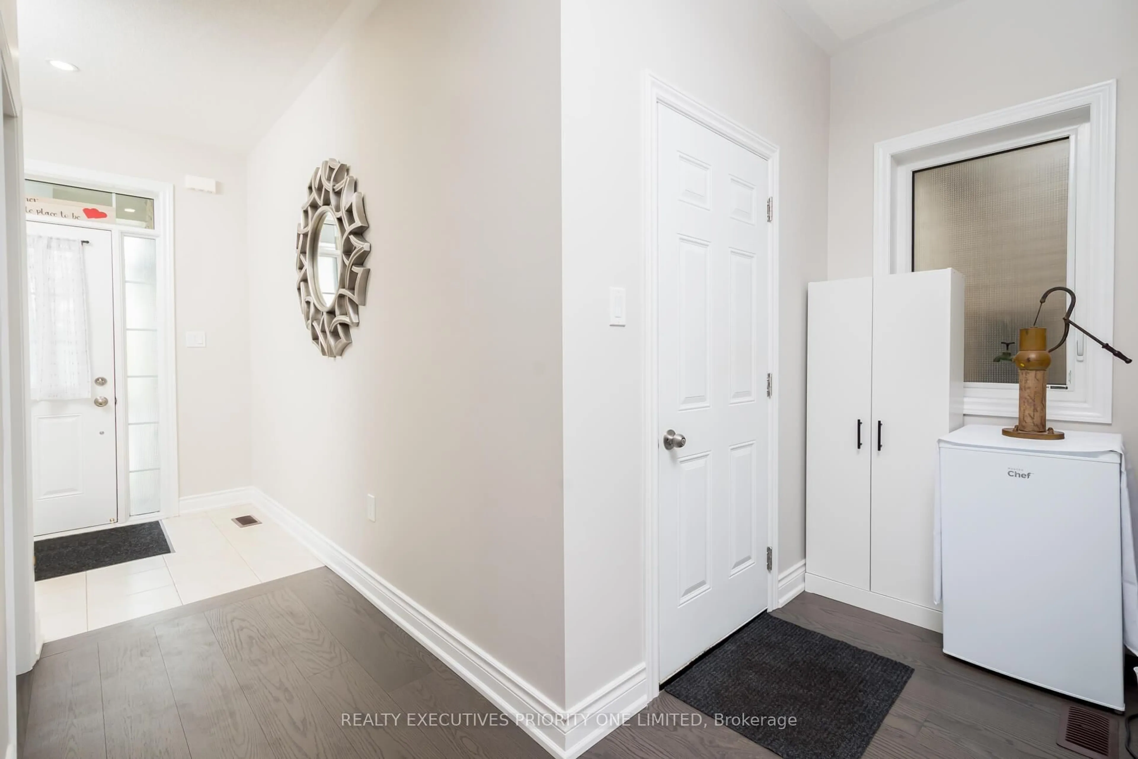 Indoor entryway for 47 Greenwood Dr, Essa Ontario L0M 1B4