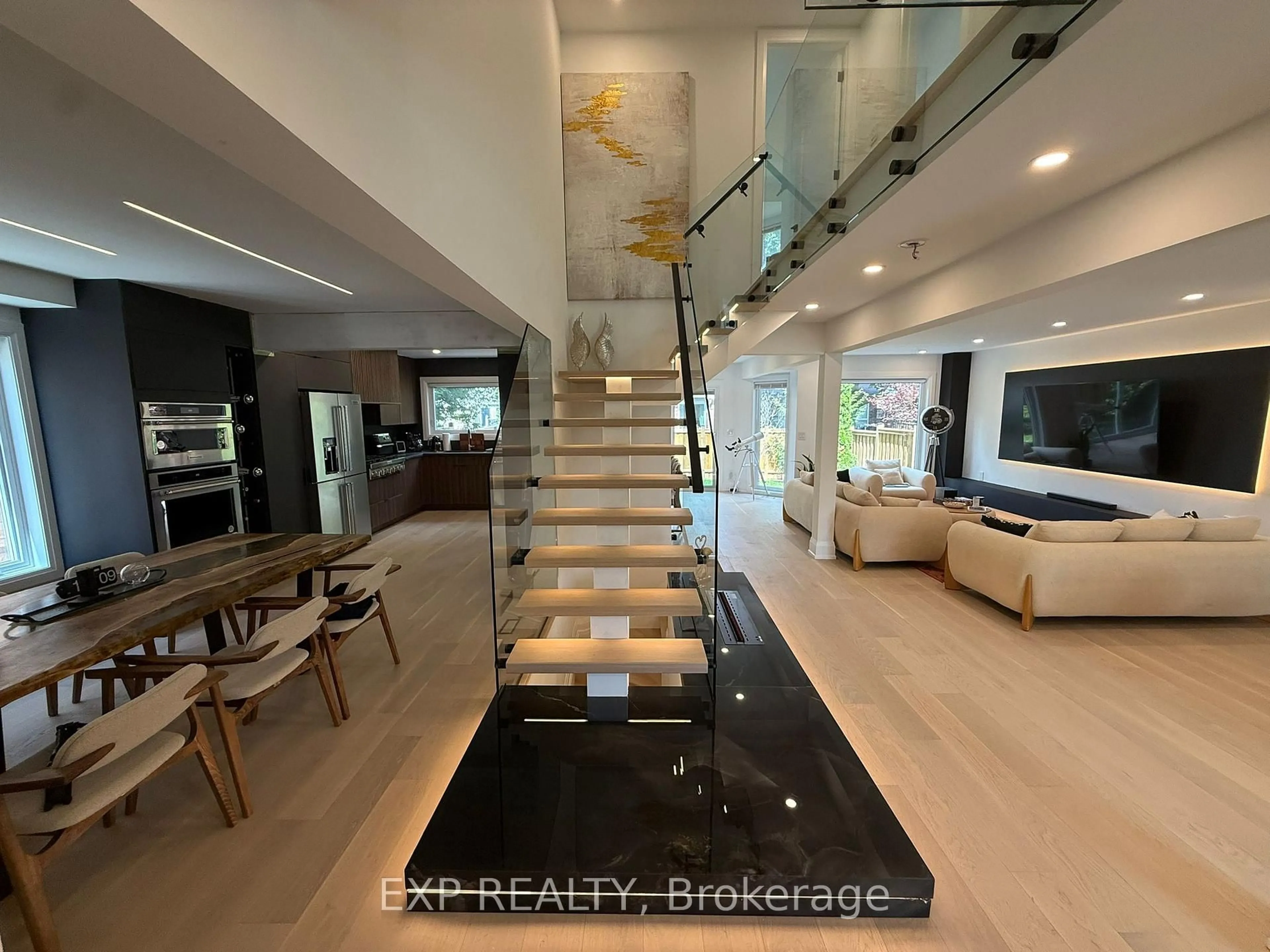 Unknown for 459 Silken Laumann Dr, Newmarket Ontario L3X 2H9