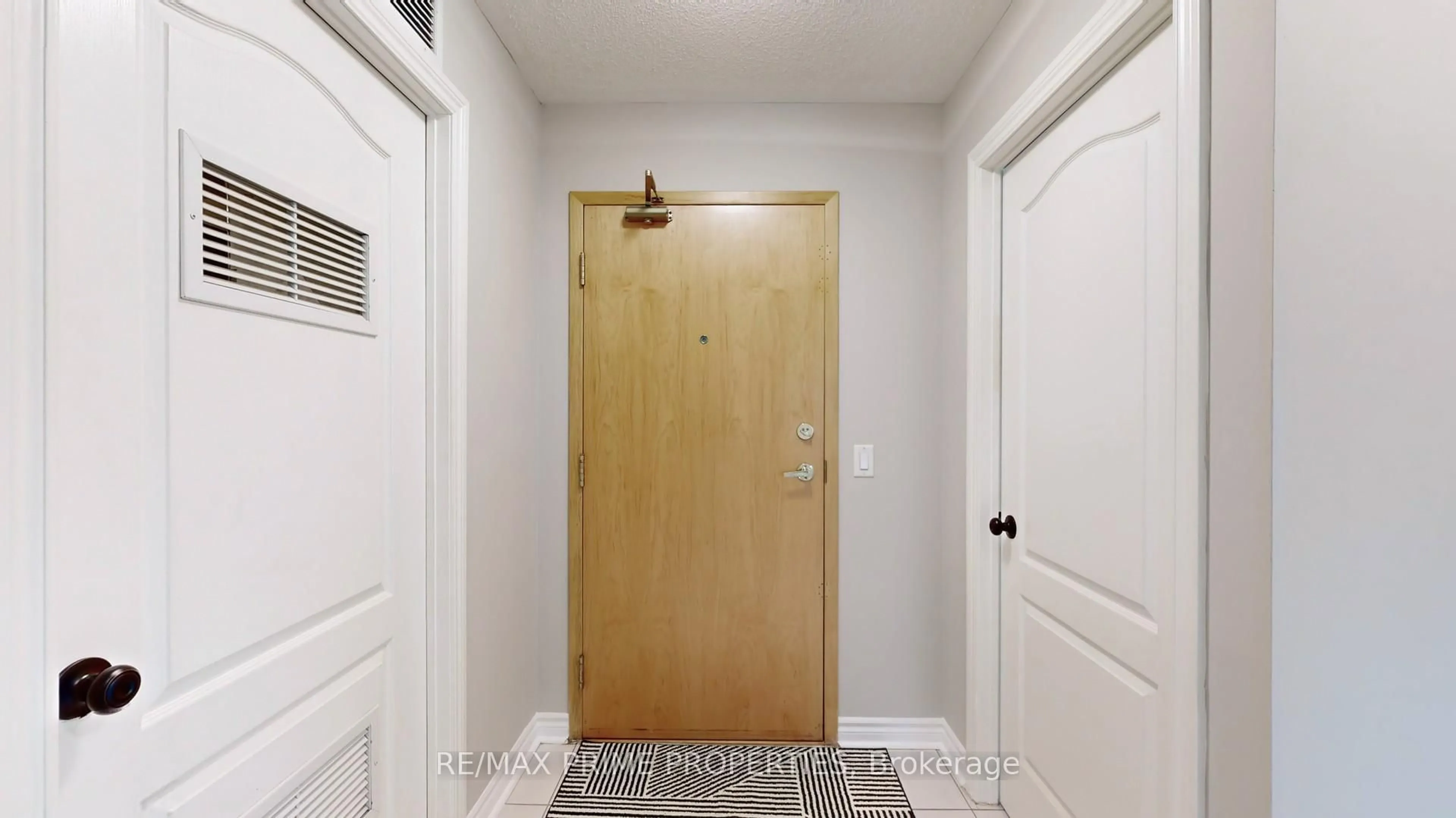 Indoor entryway for 85 The Boardwalk Way #320, Markham Ontario L6E 1B9