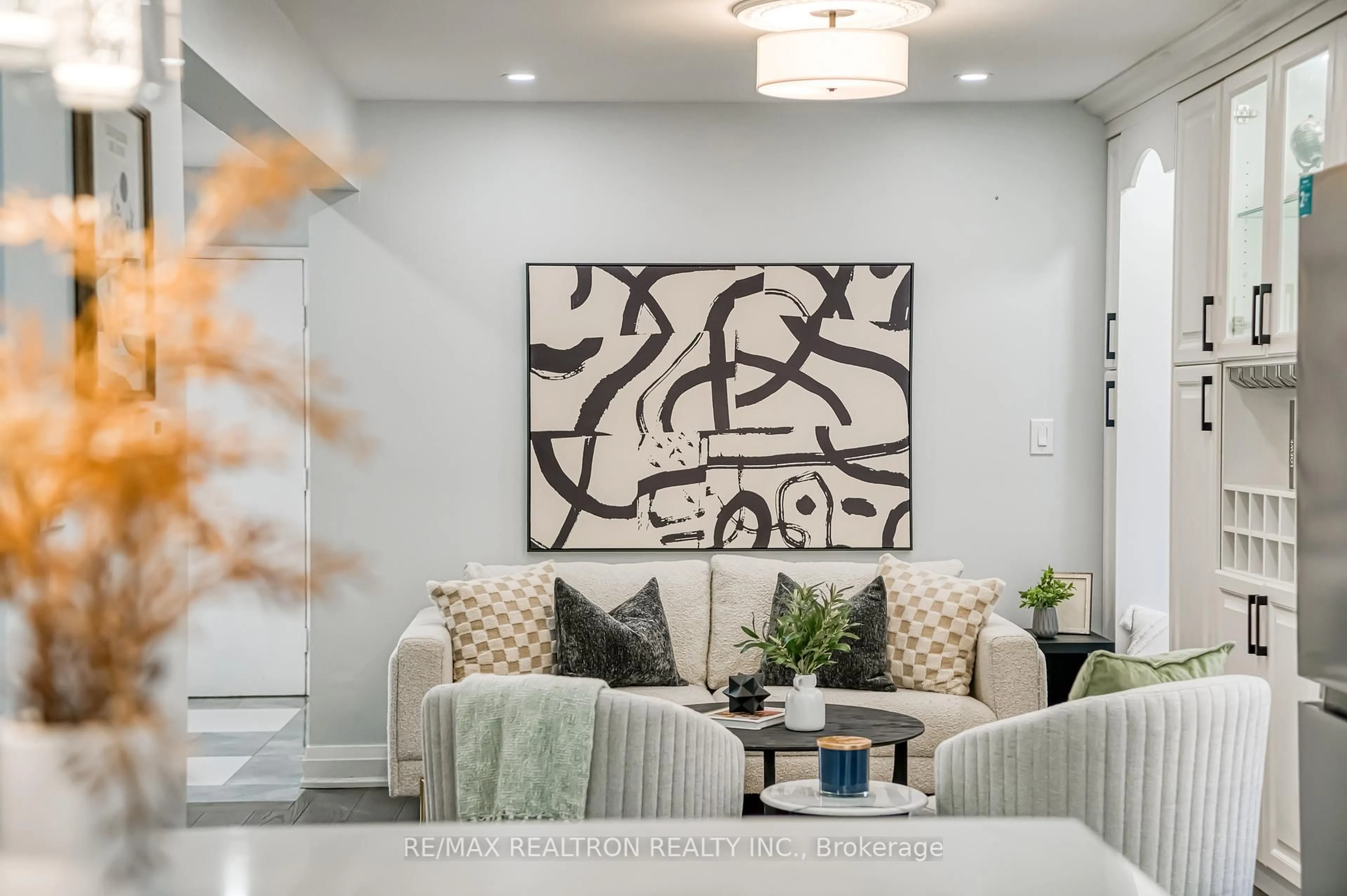 Living room with furniture, unknown for 9 Smithy St, Markham Ontario L3P 6N1