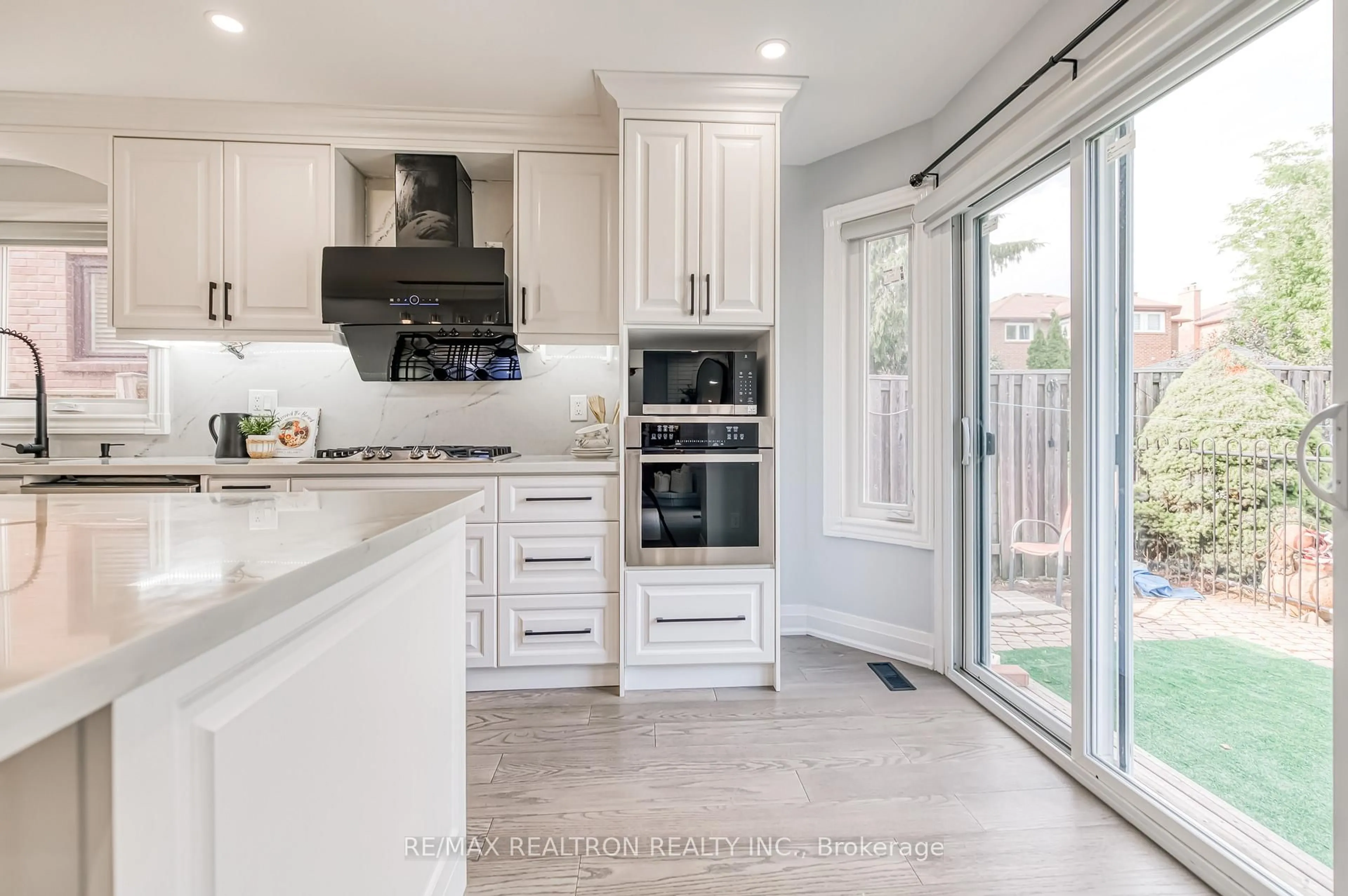 Open concept kitchen, ceramic/tile floor for 9 Smithy St, Markham Ontario L3P 6N1