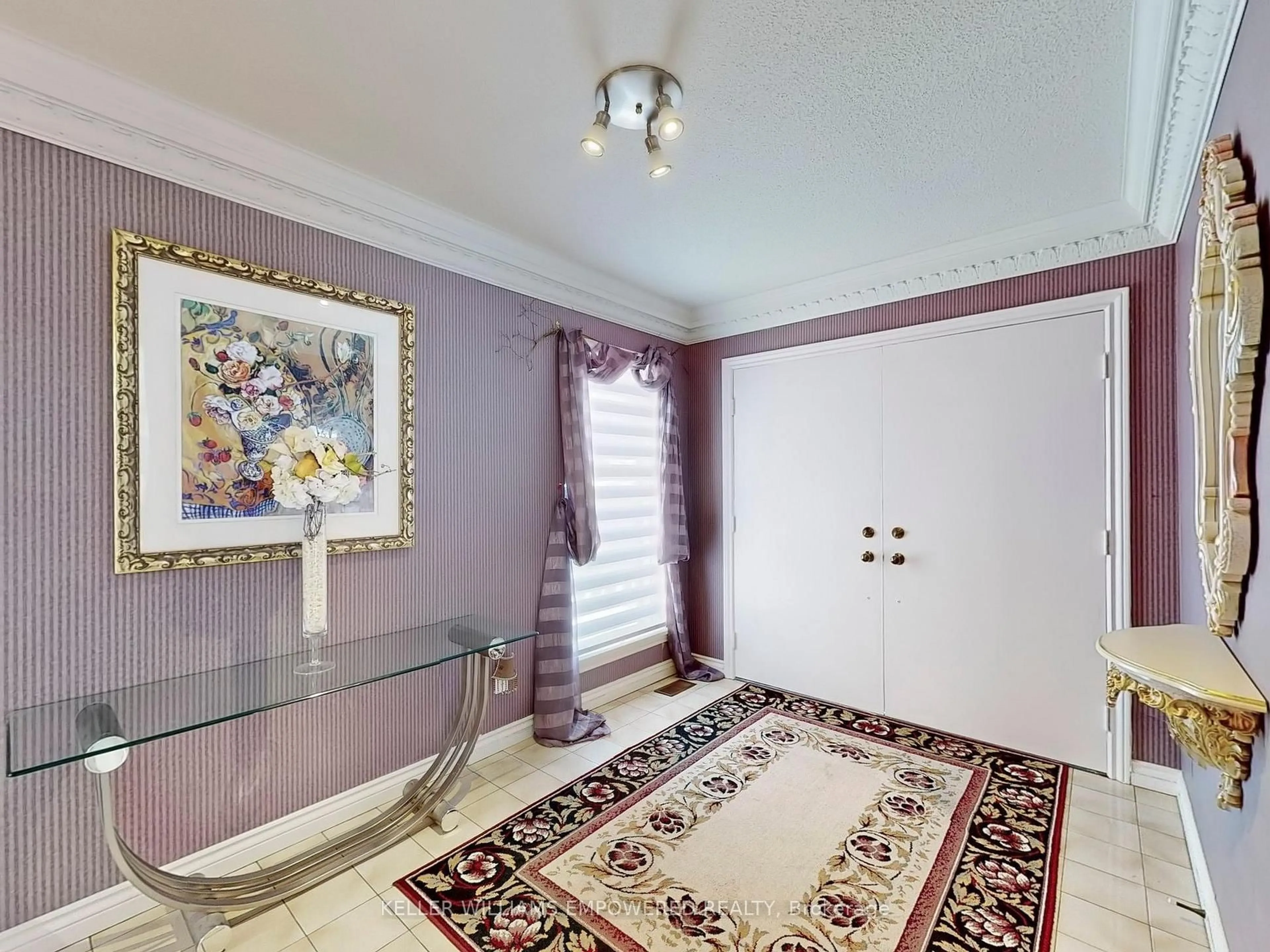 Indoor foyer for 315 Woodland Acres Cres, Vaughan Ontario L6A 1G1