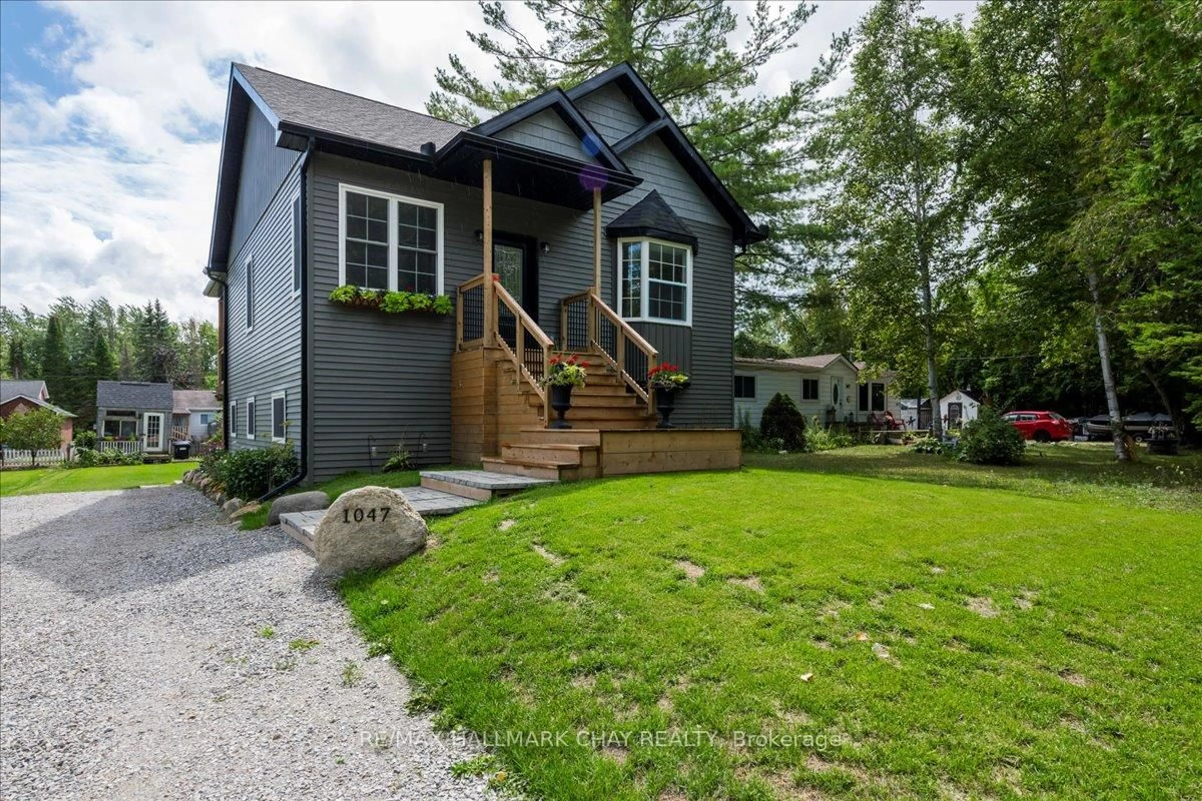 Home with vinyl exterior material, street for 1047 LARCH St, Innisfil Ontario L0L 1C0