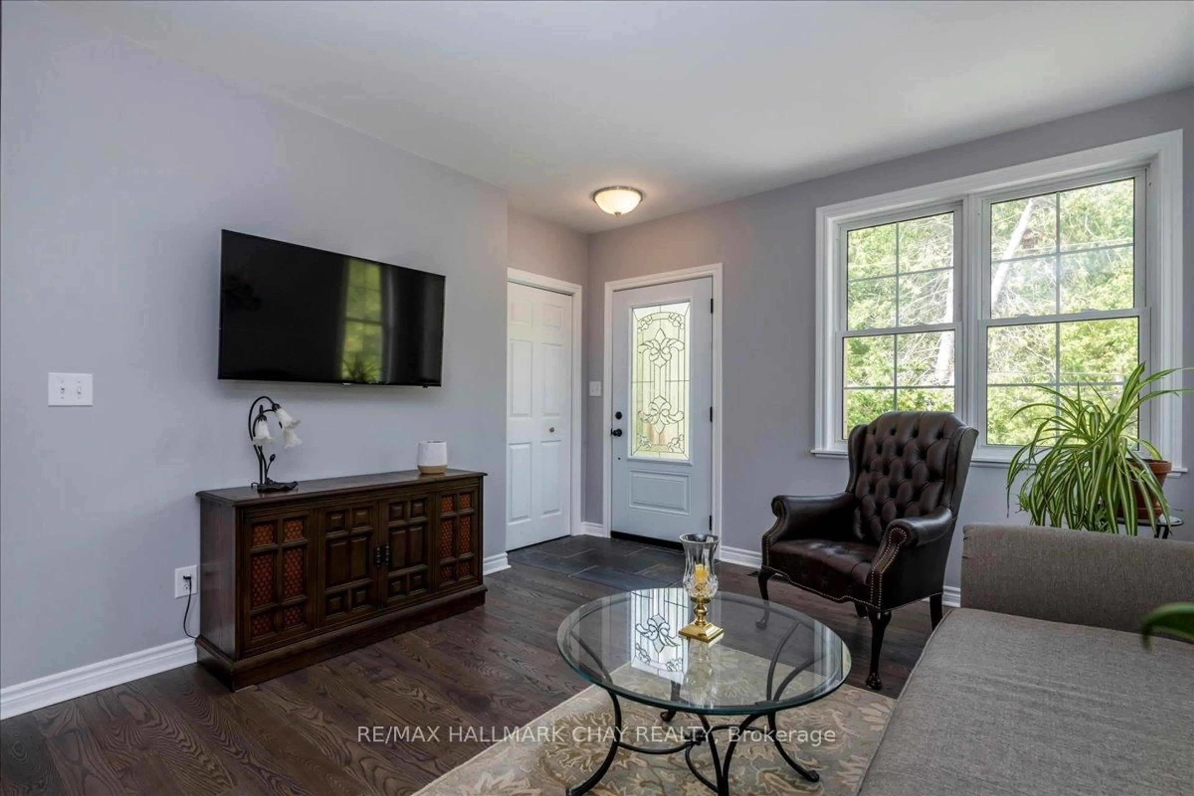 Living room with furniture, unknown for 1047 LARCH St, Innisfil Ontario L0L 1C0