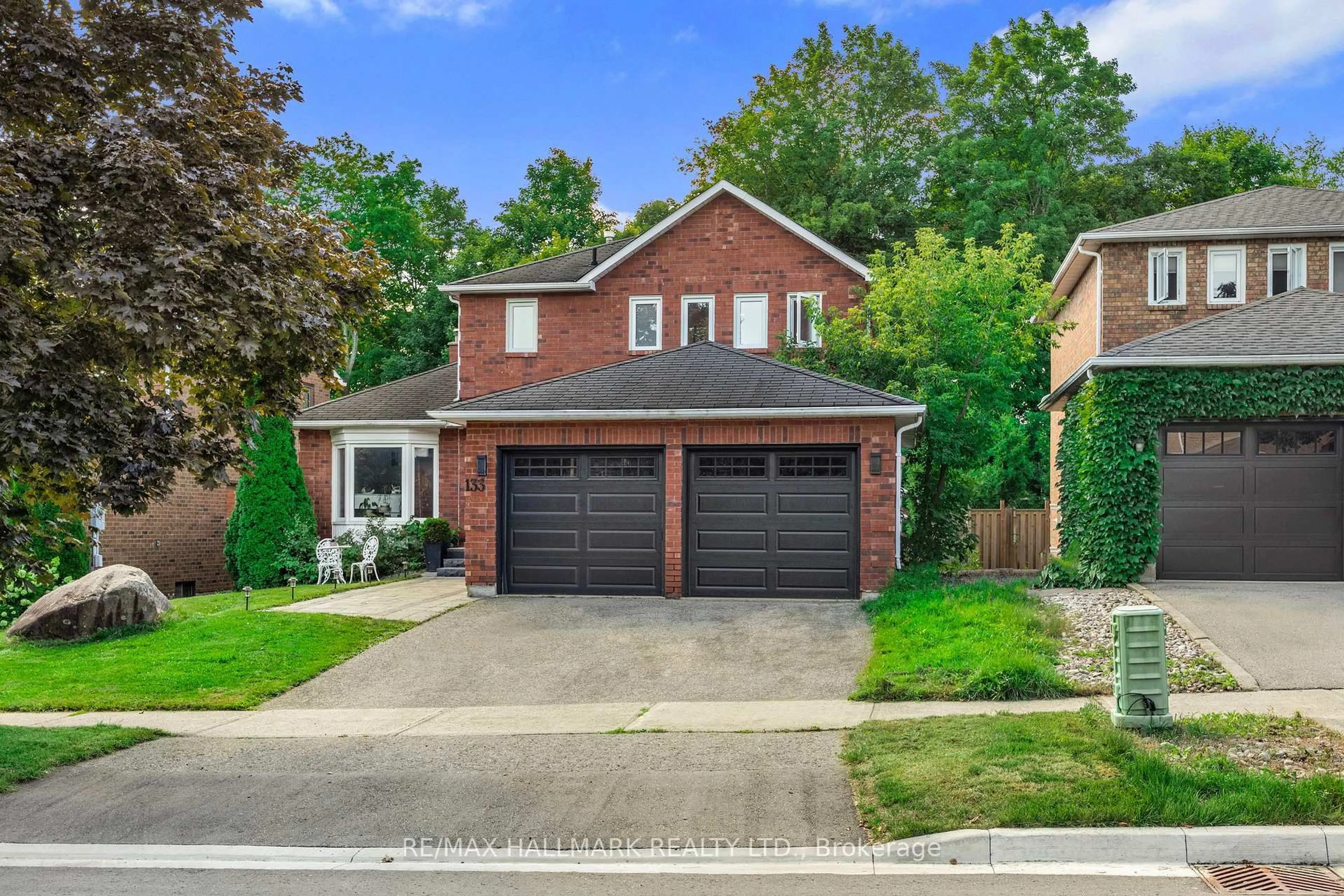 Home with brick exterior material, street for 133 Heathwood Heights Dr, Aurora Ontario L4G 4W2