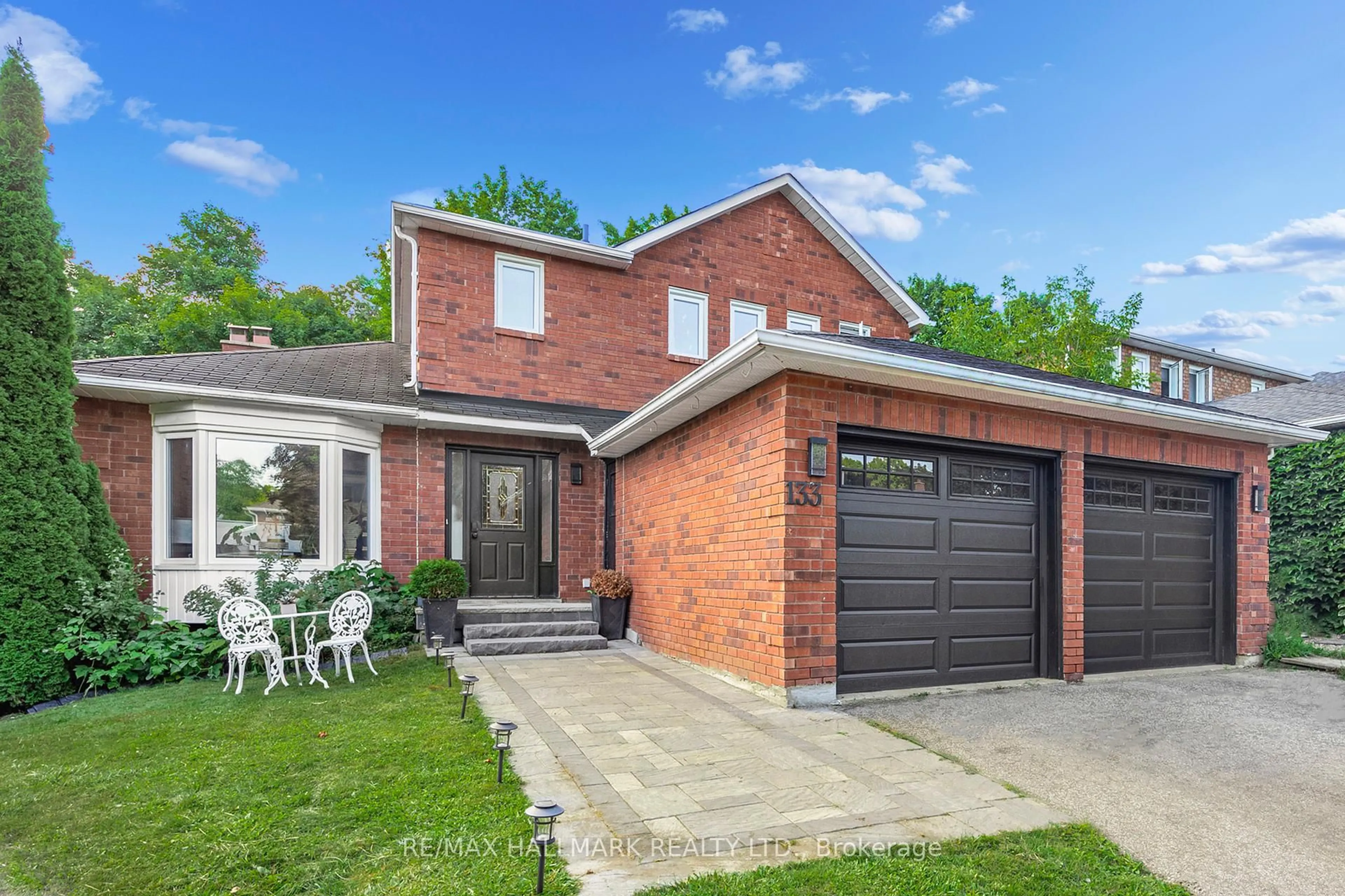 Home with brick exterior material, street for 133 Heathwood Heights Dr, Aurora Ontario L4G 4W2