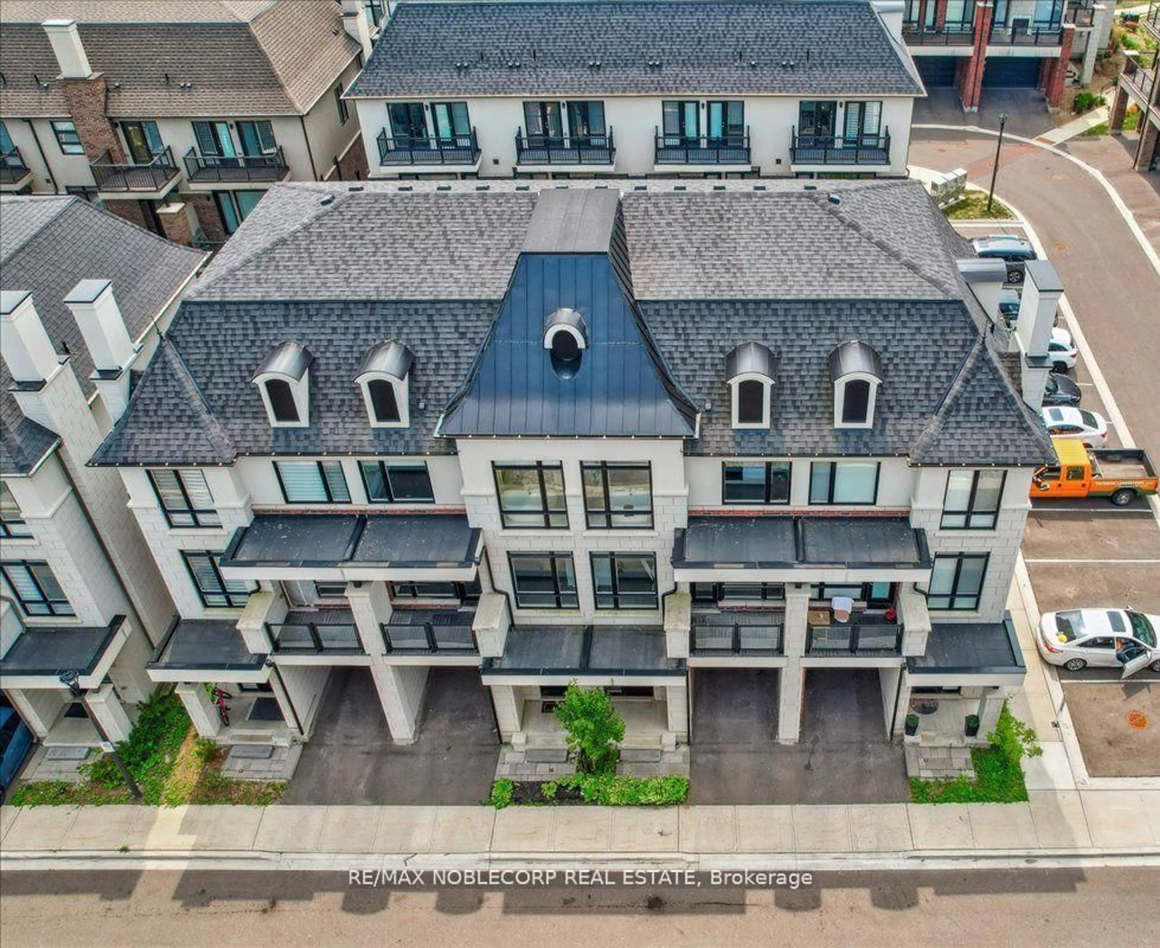 A pic from outside/outdoor area/front of a property/back of a property/a pic from drone, street for 45 Globemaster Lane, Richmond Hill Ontario L4E 2W4