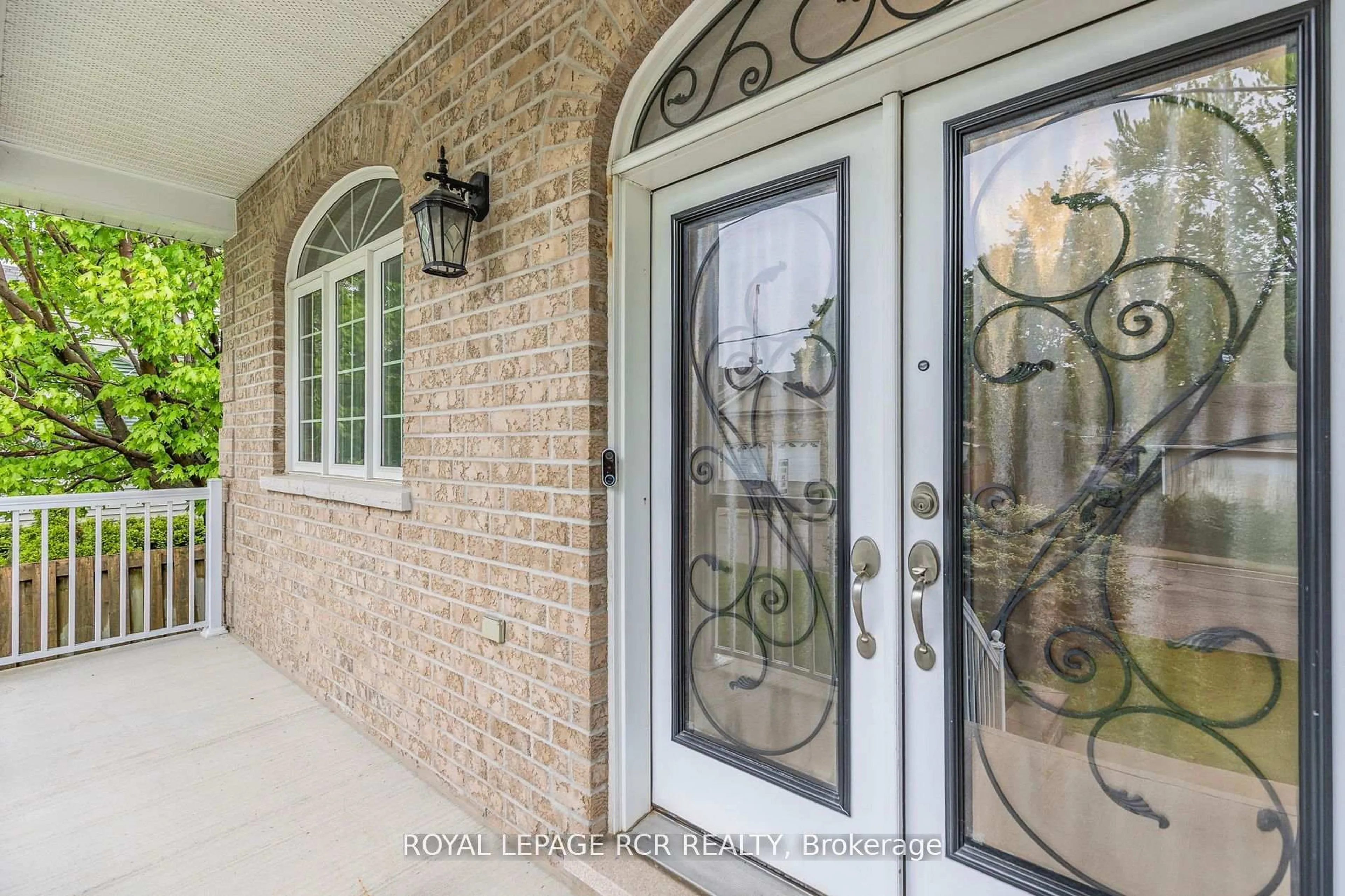 Indoor entryway for 55 Nelson St, Bradford West Gwillimbury Ontario L3Z 1E4