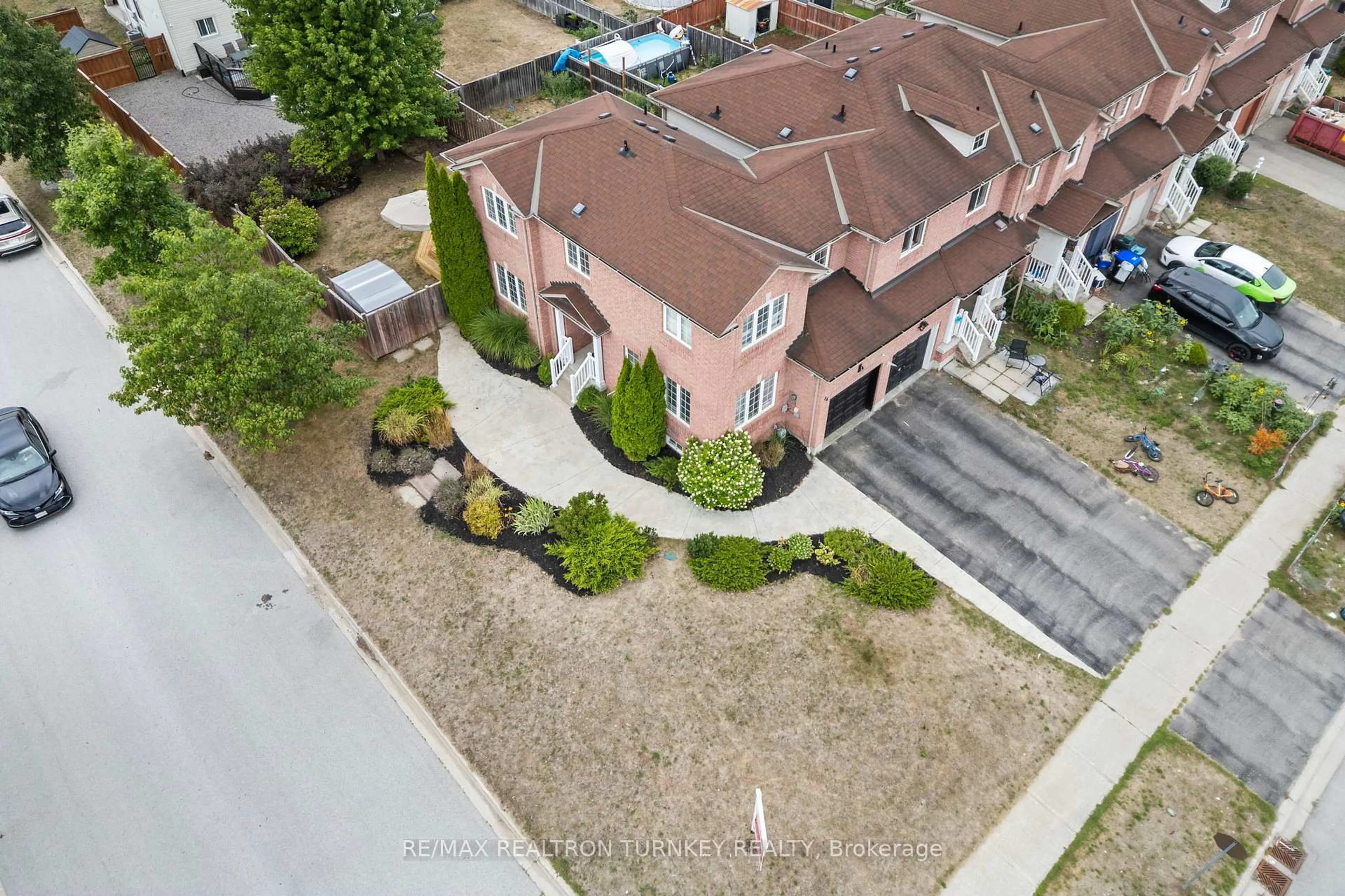 A pic from outside/outdoor area/front of a property/back of a property/a pic from drone, street for 84 Admiral Cres, Essa Ontario L0M 1B4