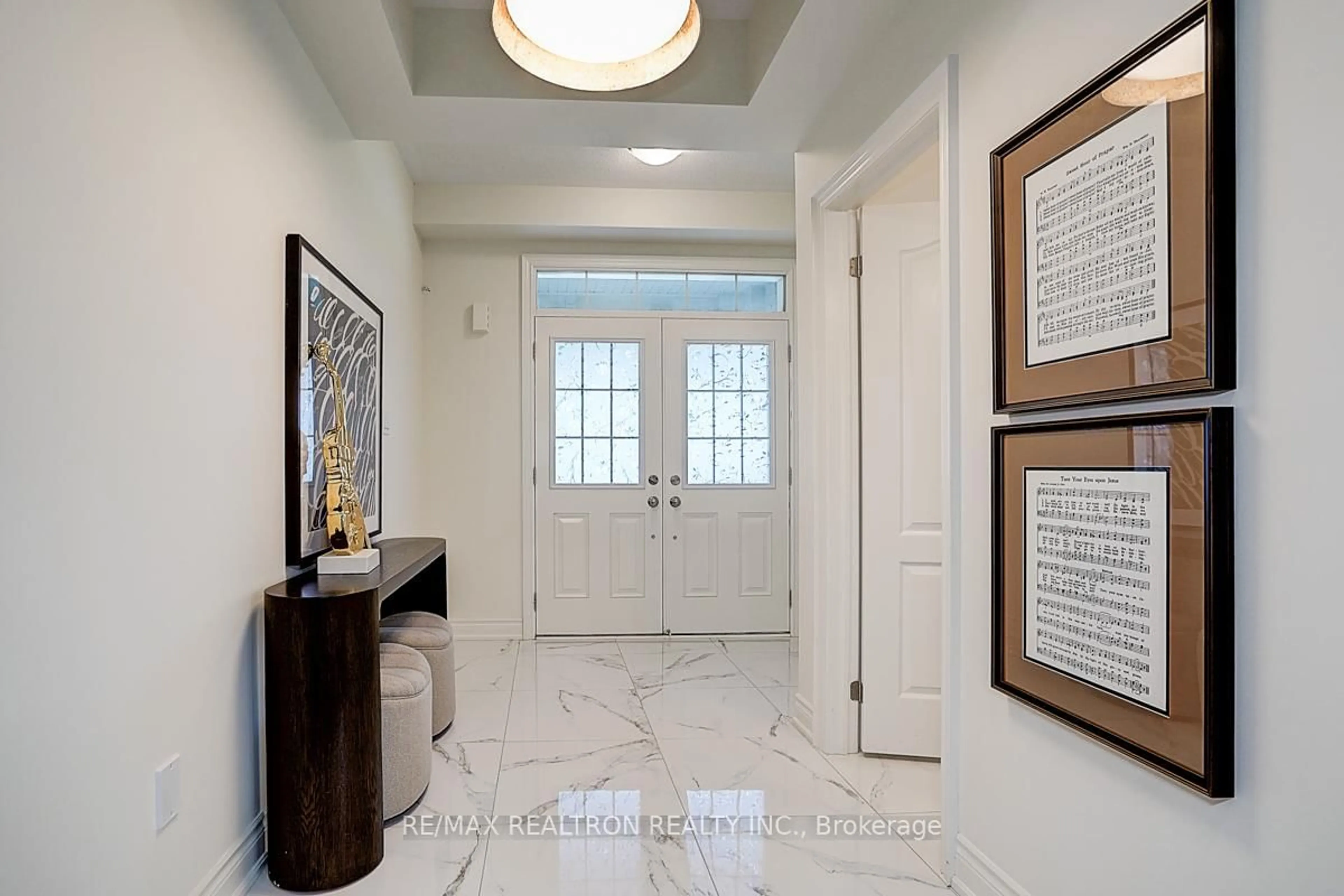 Indoor entryway for 837 Langford Blvd, Bradford West Gwillimbury Ontario L3Z 4H9