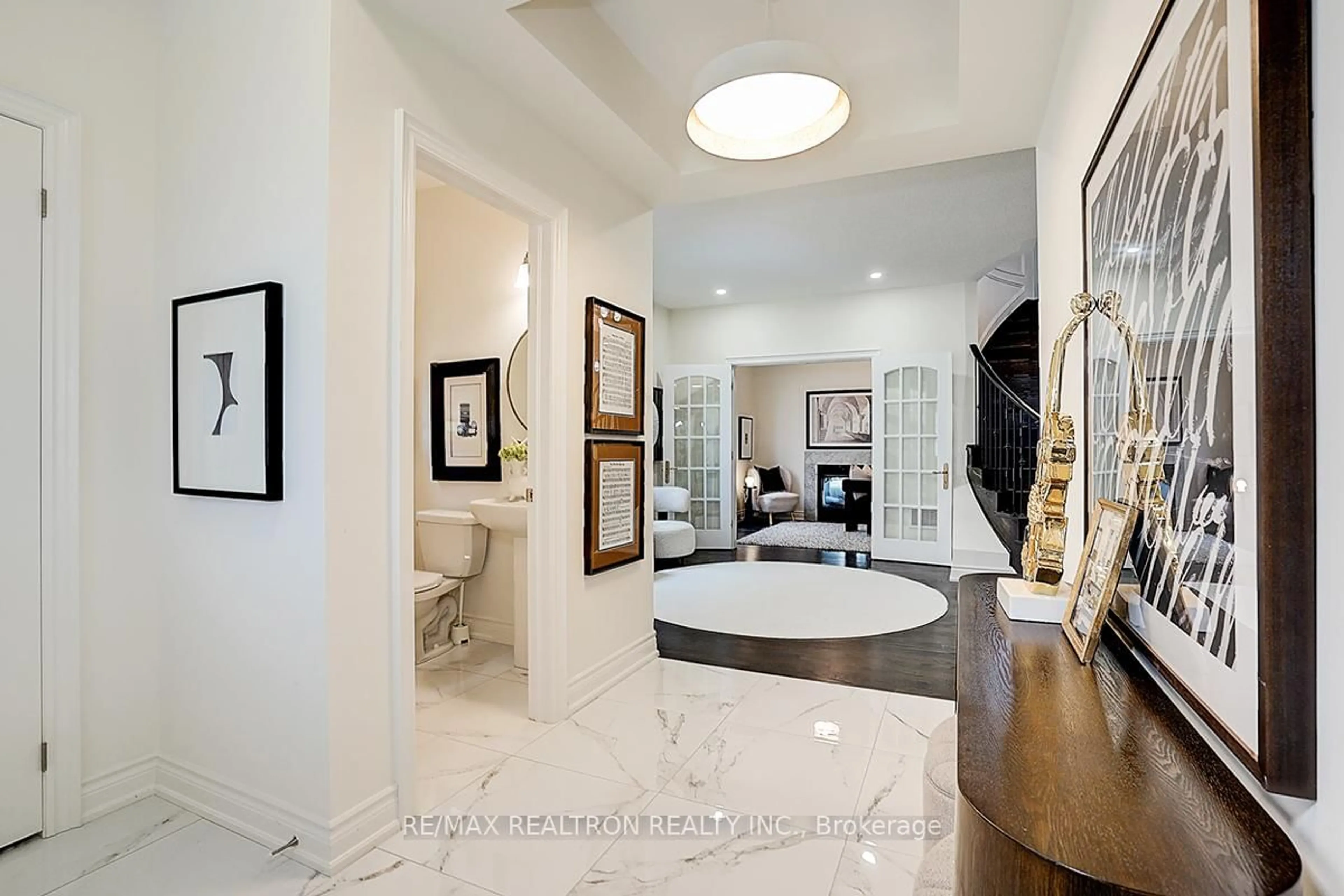 Indoor entryway for 837 Langford Blvd, Bradford West Gwillimbury Ontario L3Z 4H9