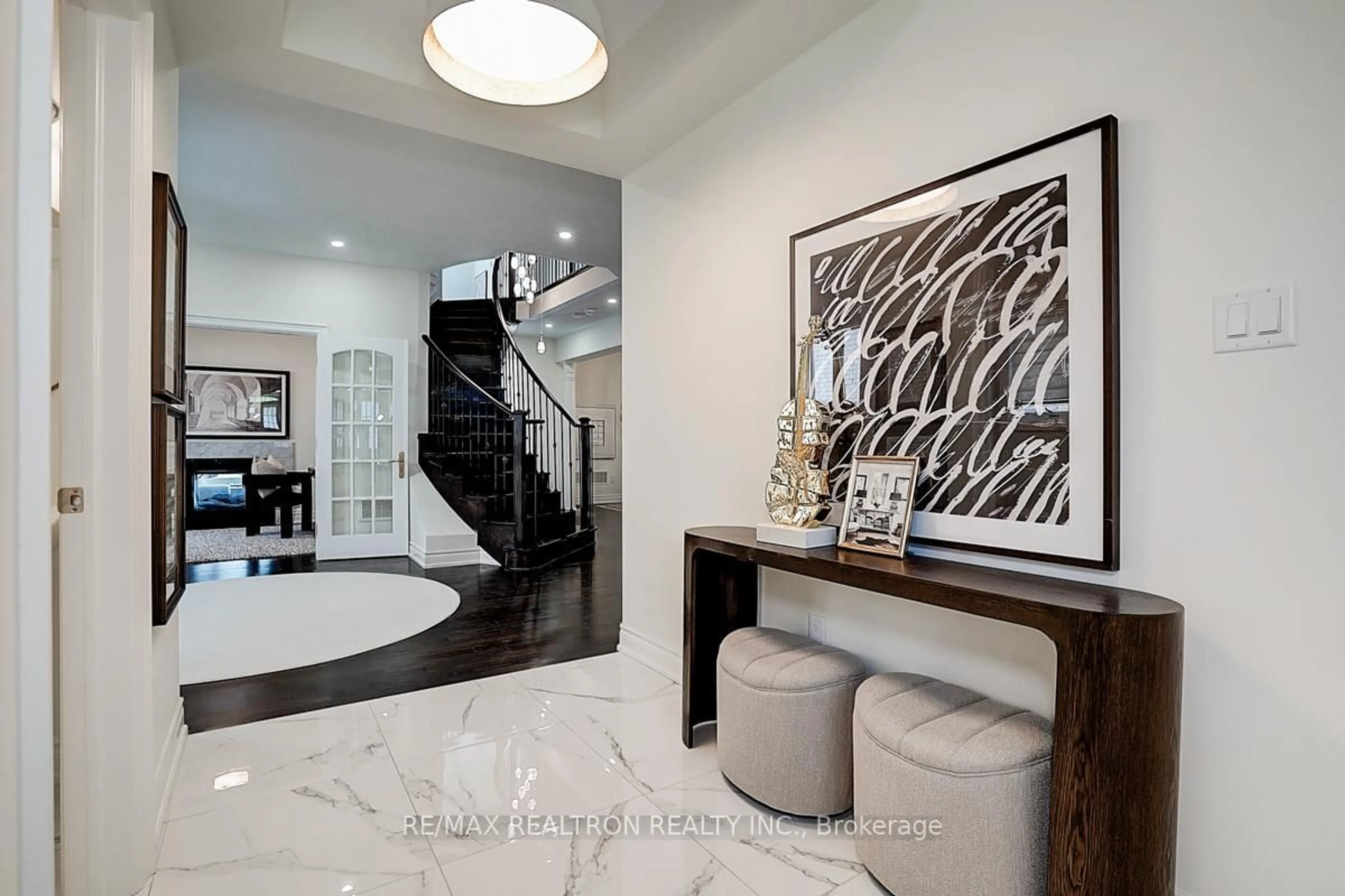 Indoor entryway for 837 Langford Blvd, Bradford West Gwillimbury Ontario L3Z 4H9
