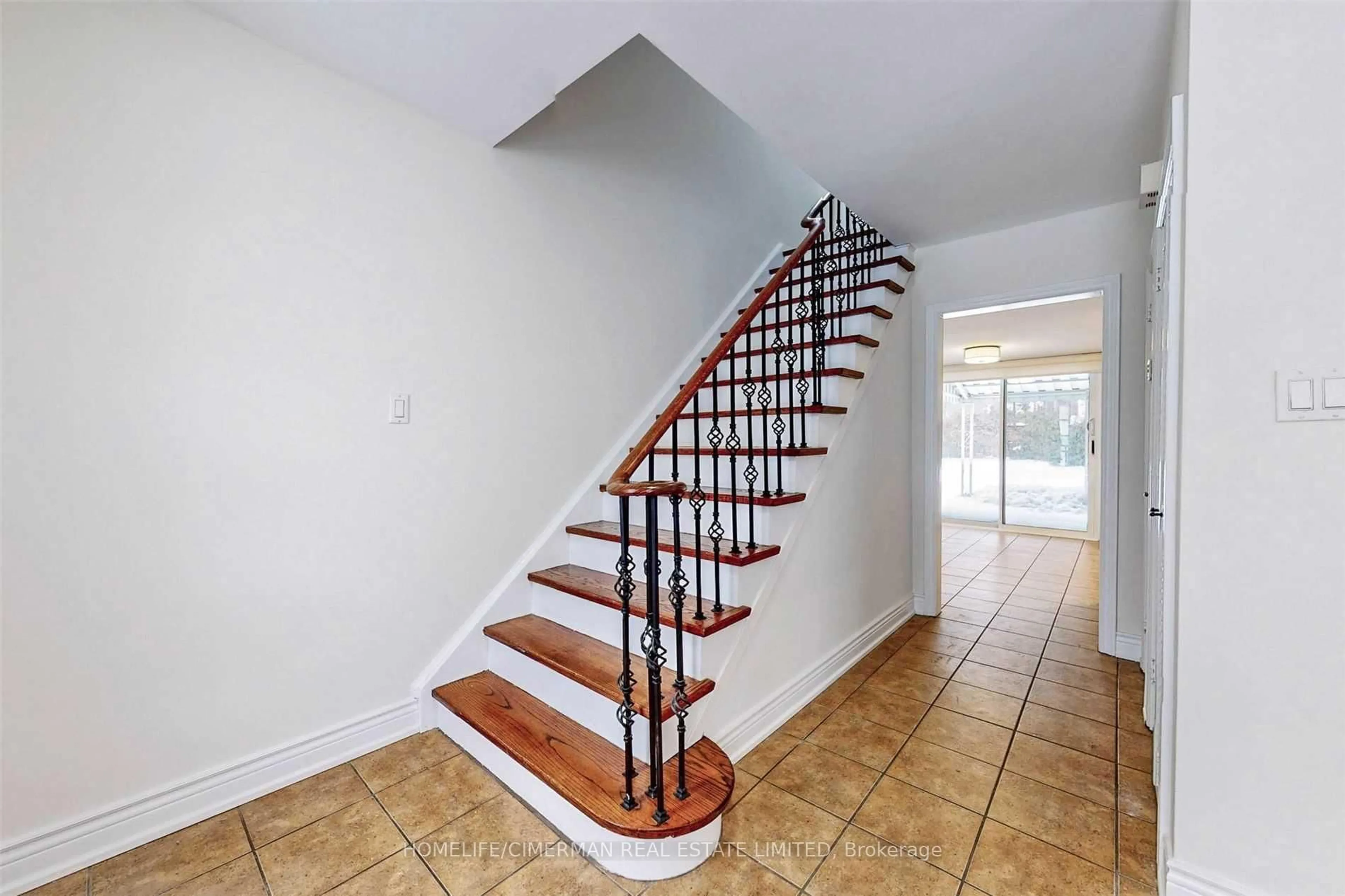 Stairs for 215 Grandview Ave, Markham Ontario L3T 1J3