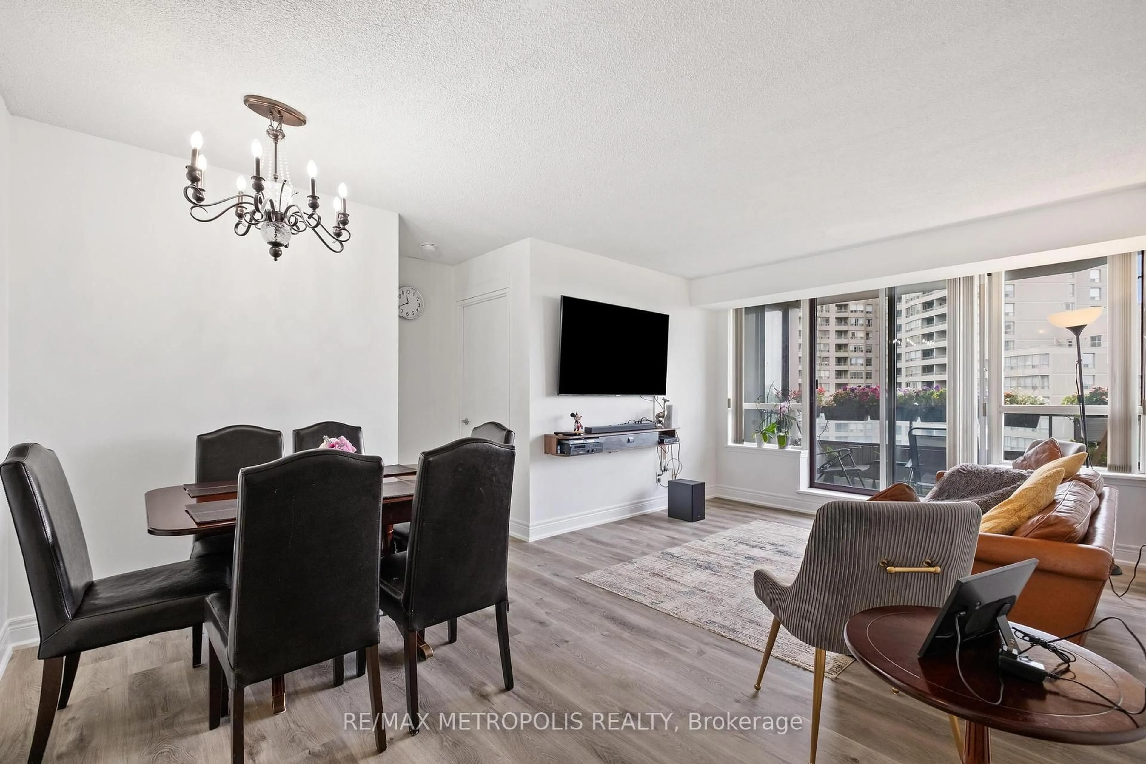 Dining room, unknown for 81 Townsgate Dr #701, Vaughan Ontario L4J 8E6